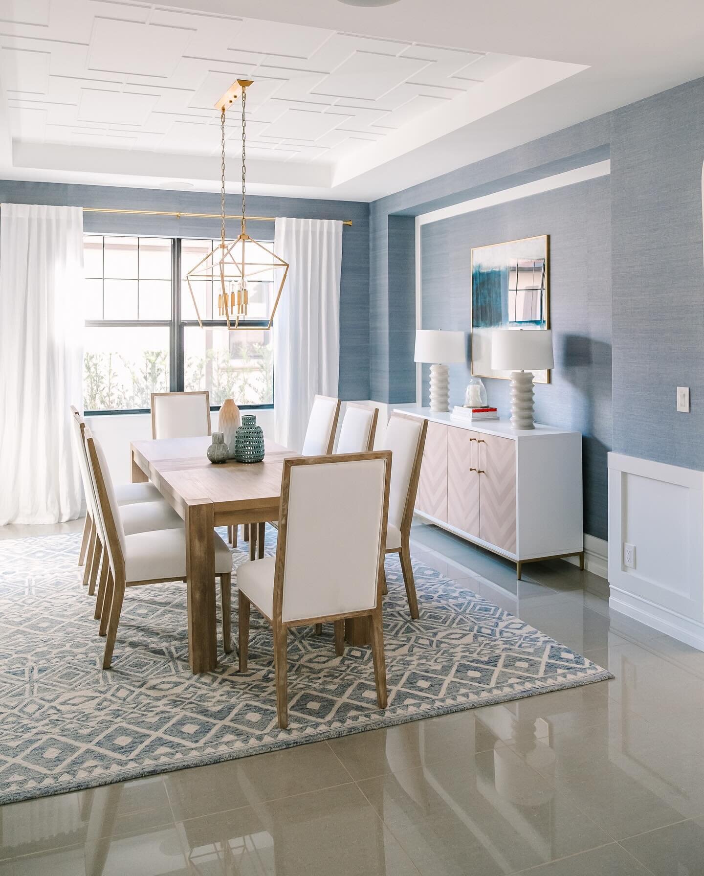 Have you tried #grasscloth wallpaper yet? It is perfect for adding an extra layer of depth and texture to your space. We used it for a few spaces in this South Florida home, the movement of the grass cloth was the perfect compliment to the modern coa