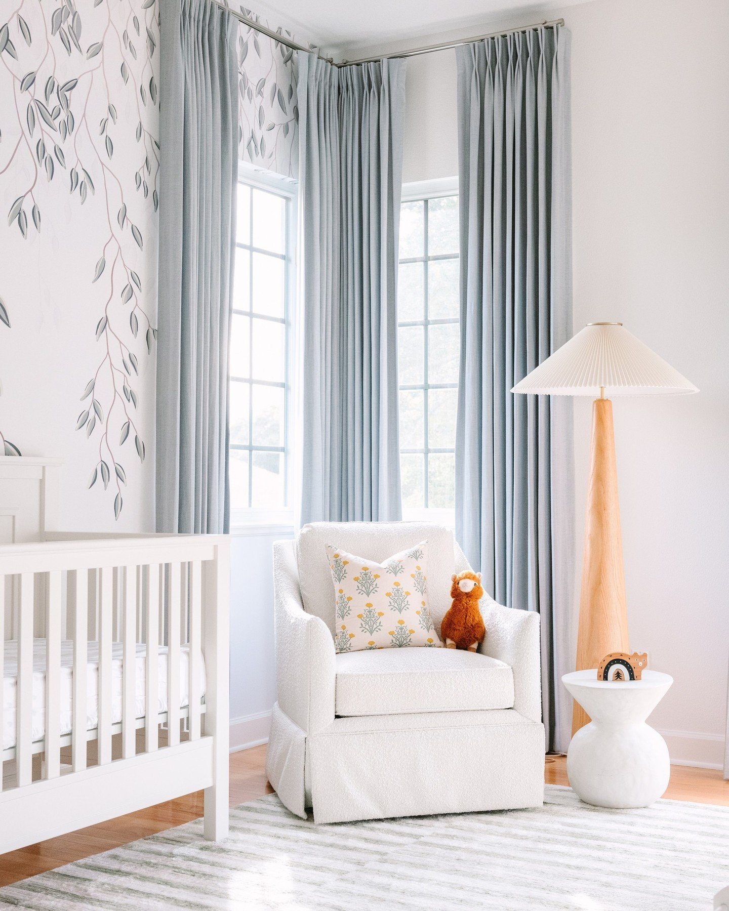 This project was something special ✨ I had the pleasure of designing Ryan and I&rsquo;s niece, Lilia, a cozy nursery for her to enjoy when she is back in Tampa visiting family. Lilia&rsquo;s mom and nana had a vision in mind: a minimalist space with 