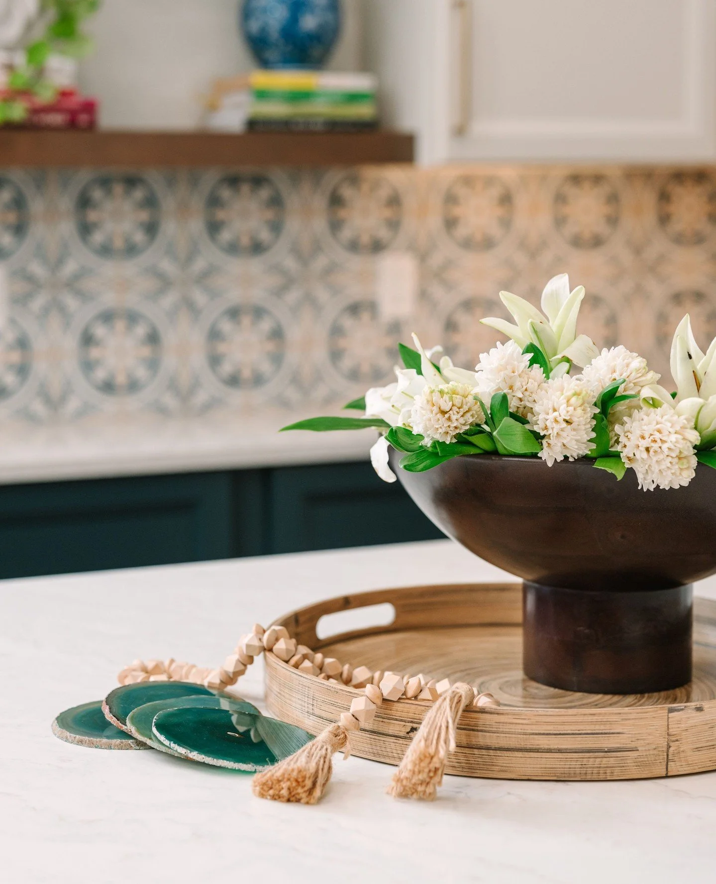 This is your sign to get yourself some fresh flowers today, you and your home deserve it 🪷⁠
.⁠
.⁠
📸 @ashlee_hamon_photography #freshflowers #homedecor #anncoxdesign #treatyoself