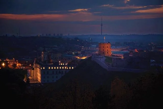 Happy Birthday Lithuania 💛💚❤️
#happybirthdaylithuania #happybirthday #birthday #lithuania #gediminastower #gediminopilis #lietuvosgimtadienis #nightphotography #sunset #sunsetphotography #sunsetlover #nikonphotography #nikon #nikond750