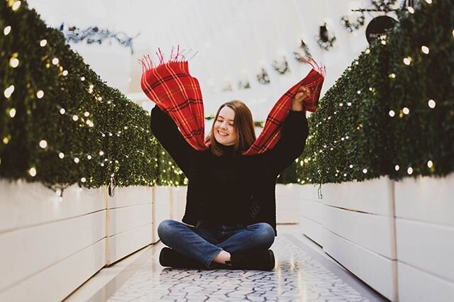 21:05| The joy of Christmas
With @nat.conn 
#bluehourphotography #photooftheday #nikonphotographer #nikond750 #christmasphotoshoot #portrait #portrait_ig #coldestdayoftheyear #dancephotography #nycphotographer #nycphotography #winterstorm #wtc #world