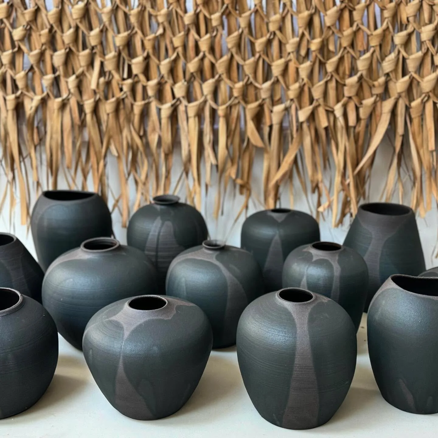 A collection of one-of-a-kind onyx vases for DinTaiFung new restaurant in Anaheim @dintaifungusa These unique pieces add elegance and style to the restaurant&rsquo;s beautiful ambiance. 🖤

#ceramics #blackvases #interiordesign #wabisabistyle #homest