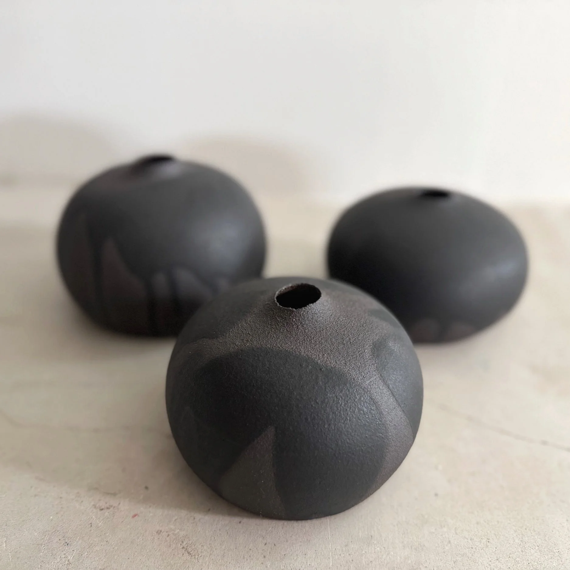 round bud vases  |   onyx collection