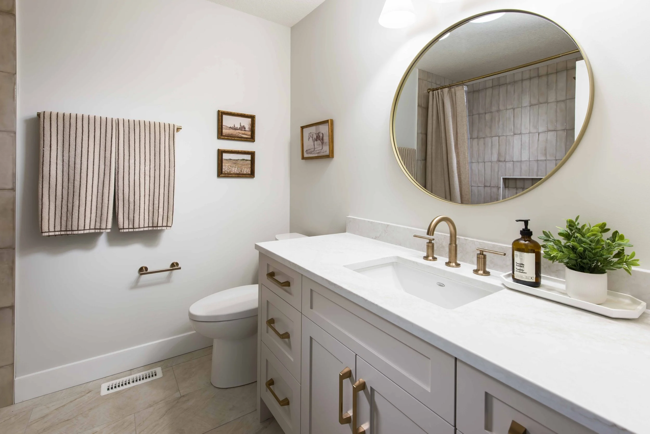 g1_MainBath_Panorama-HPW_5745b.jpg