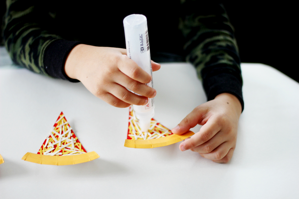 Paper Plate Pizza Garland — All Kids Are Gifted