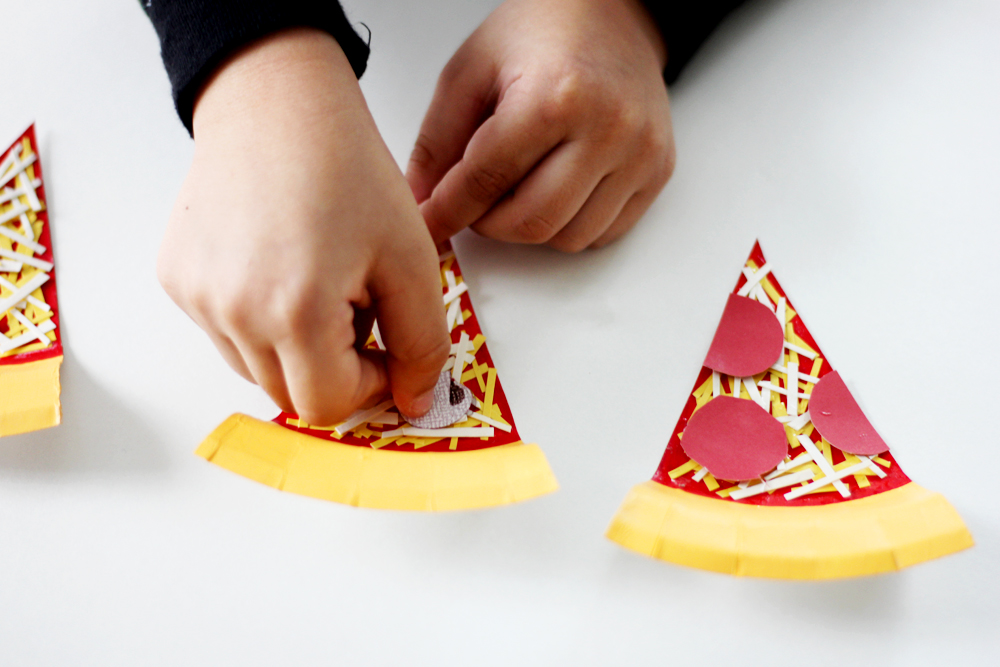 Paper Plate Pizza Garland — All Kids Are Gifted