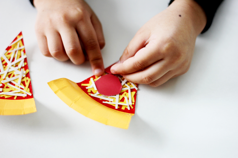 Paper Plate Pizza Garland — All Kids Are Gifted