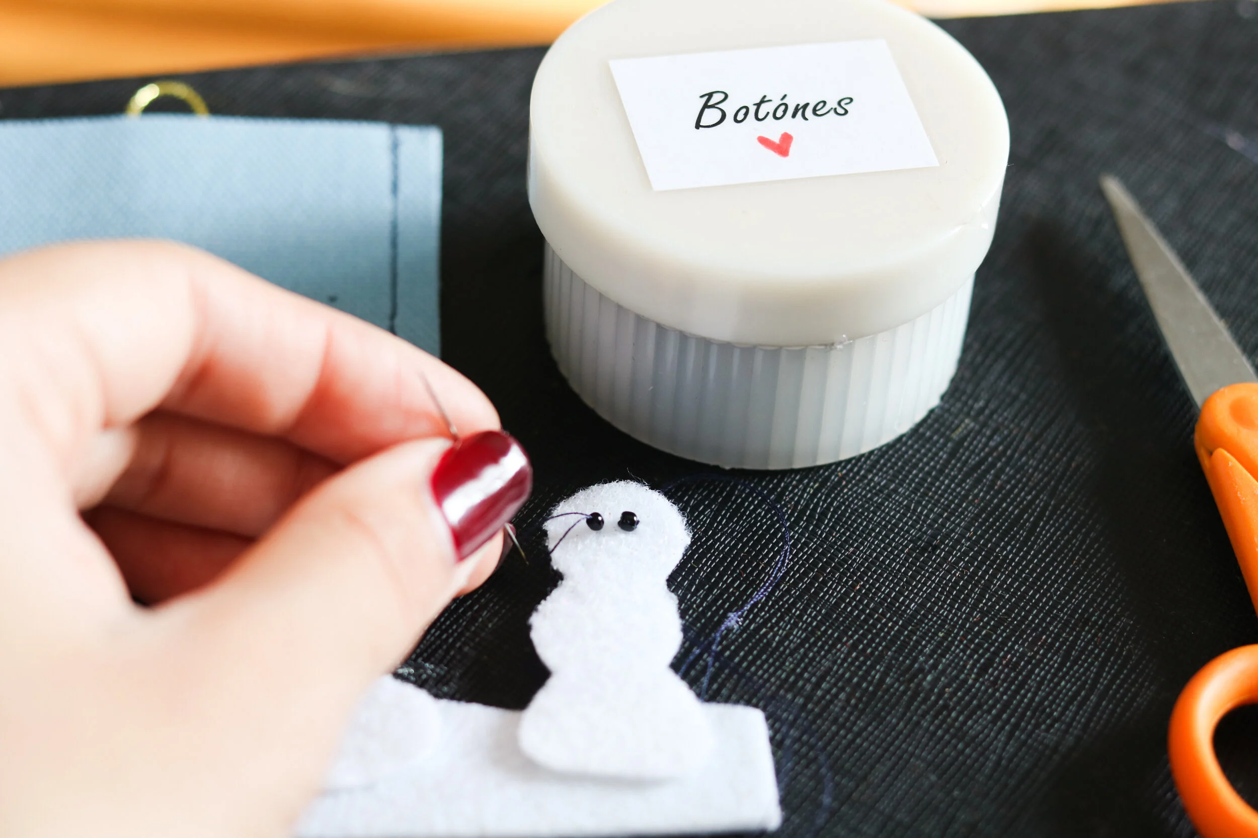 DIY - HEIRLOOM FELT + WOOD CHRISTMAS ADVENT CALENDAR - All Kids Are Gifted