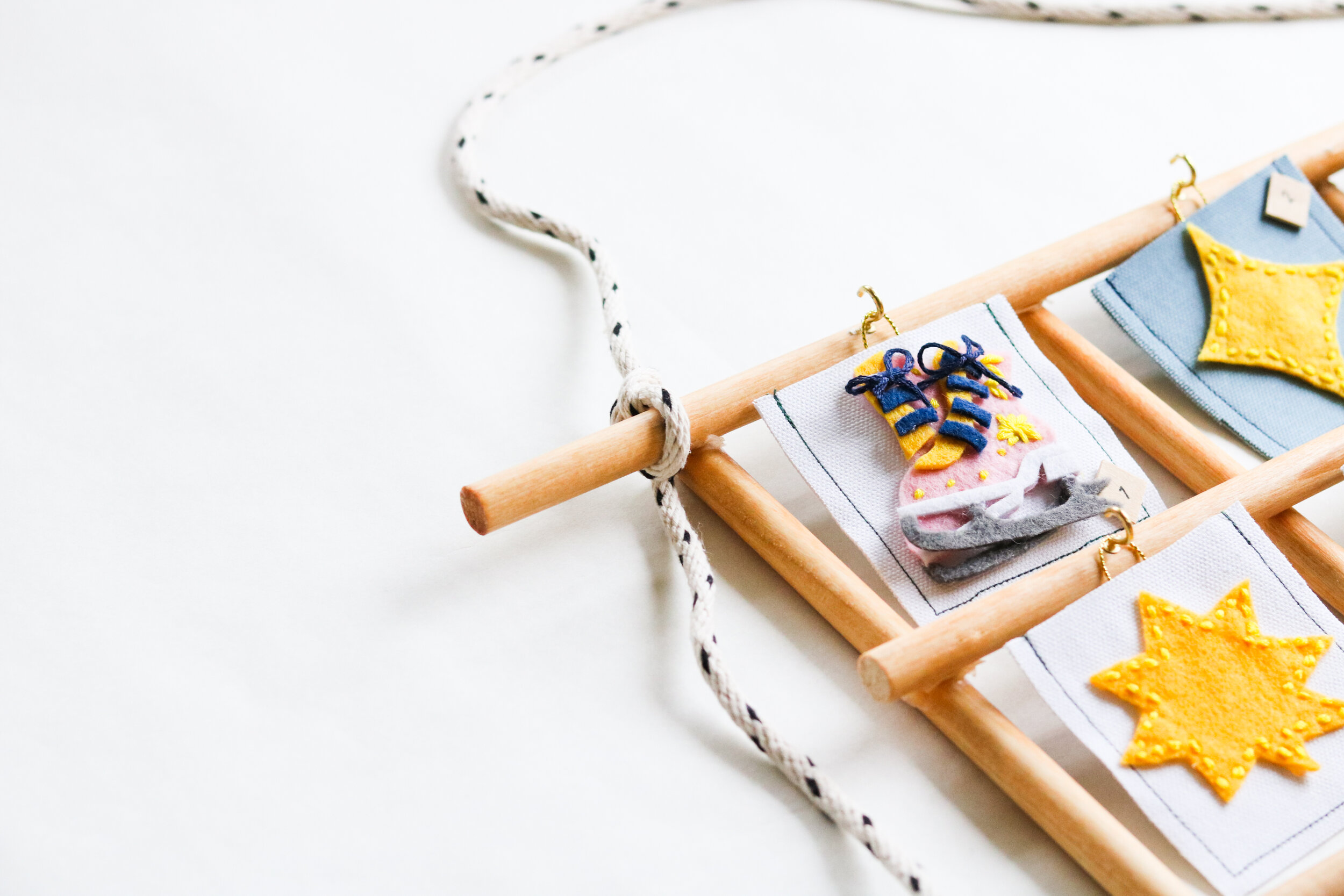 DIY - HEIRLOOM FELT + WOOD CHRISTMAS ADVENT CALENDAR - All Kids Are Gifted