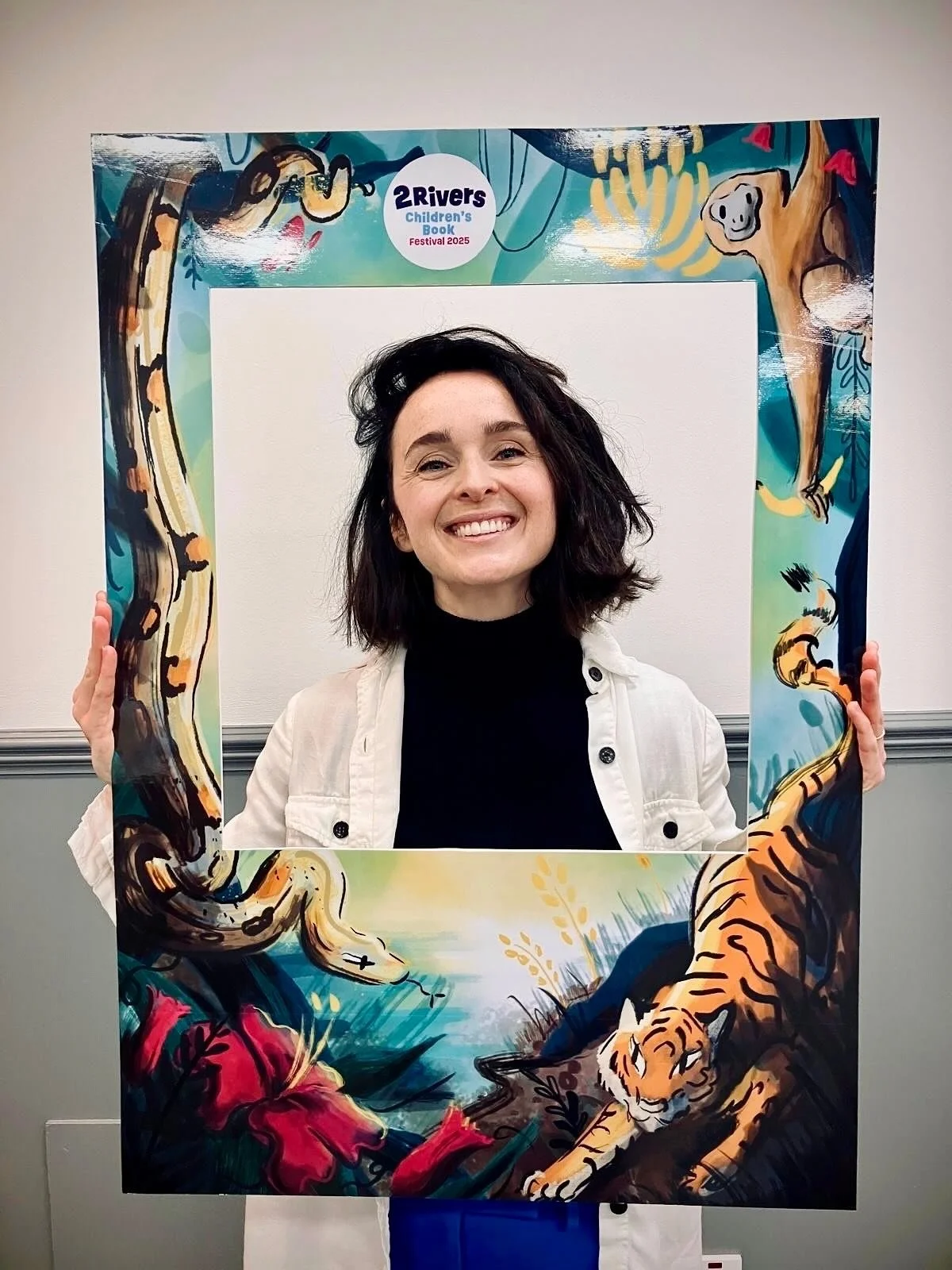 This week I had the pleasure of taking part in the inaugural 2 Rivers Book Festival in Dumbarton. I read The Wild Beastie and then the kids and I had a great time drawing dinosaurs bones + treasures together (there was even a square sausage treasure