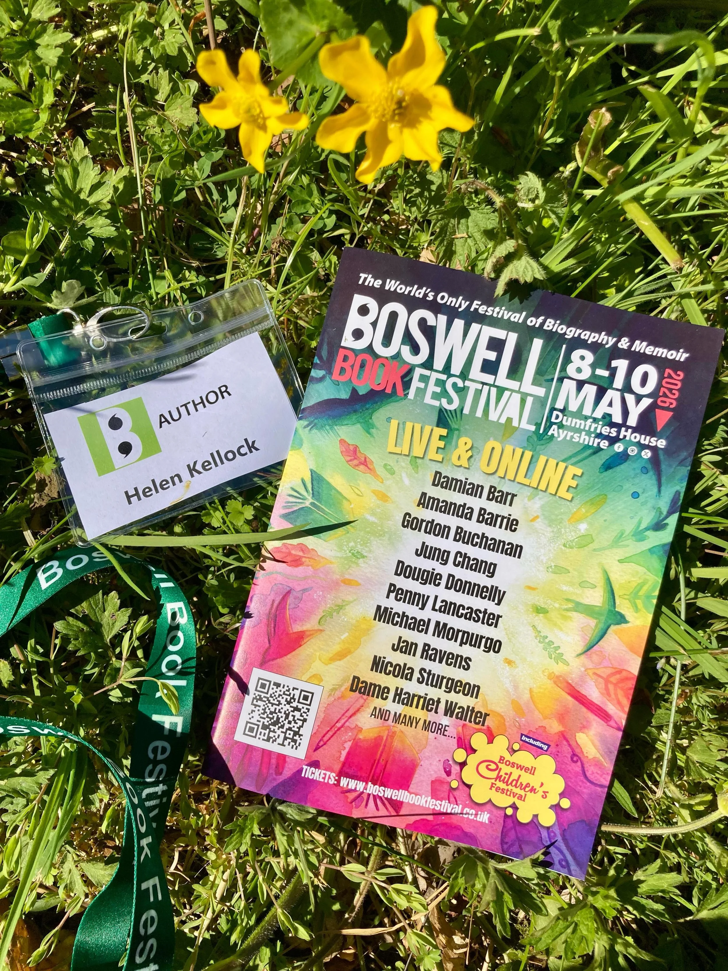 What a gorgeous weekend this has been at the @boswellbookfestival. Sun, birds, books, walking, drawing and being in the company of @vivianfrench75 - what more could I ask for?! As part of the festival, I led a drawing workshop in the forest (swipe to