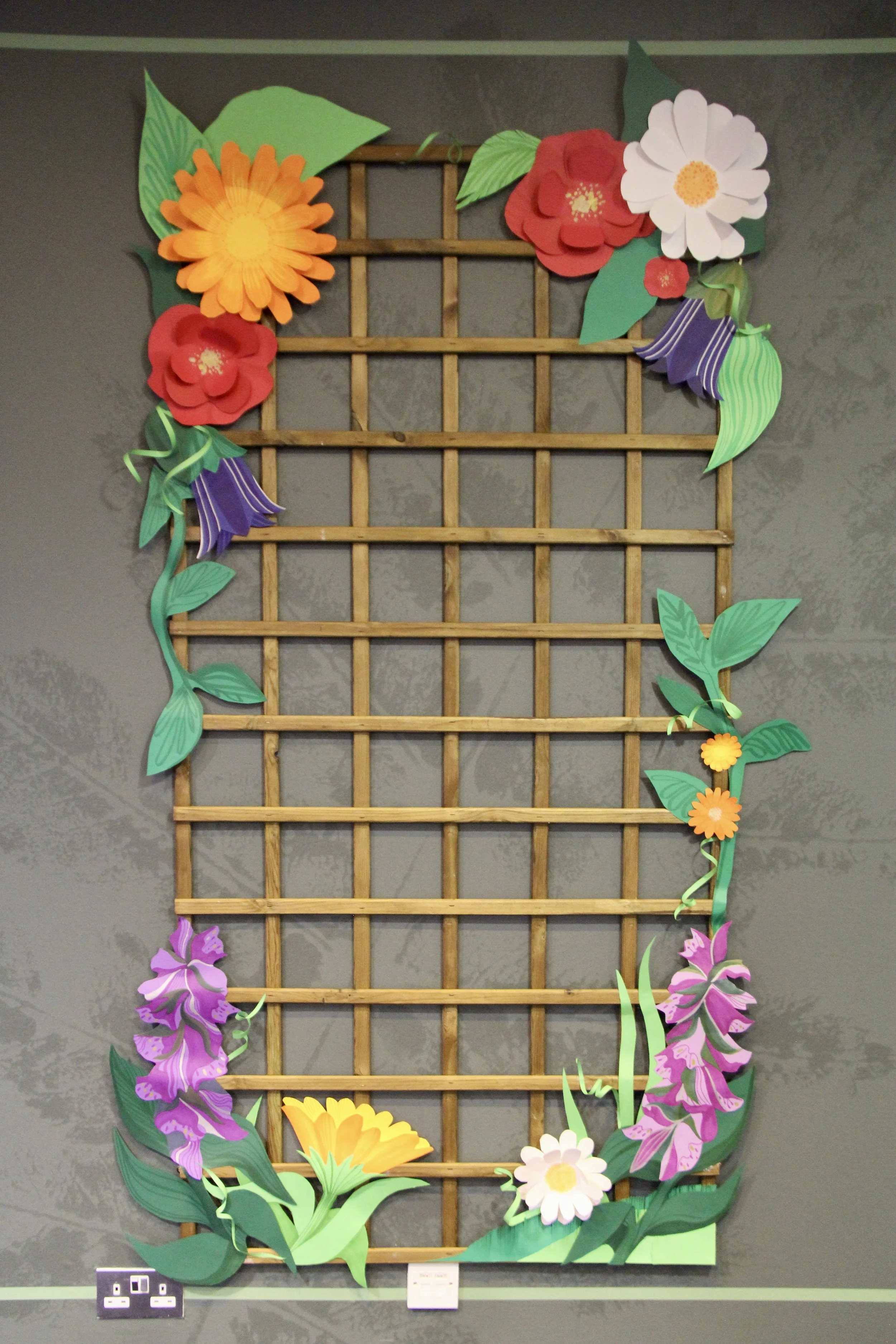 Paper flowers trellis_Helen Kellock illustration
