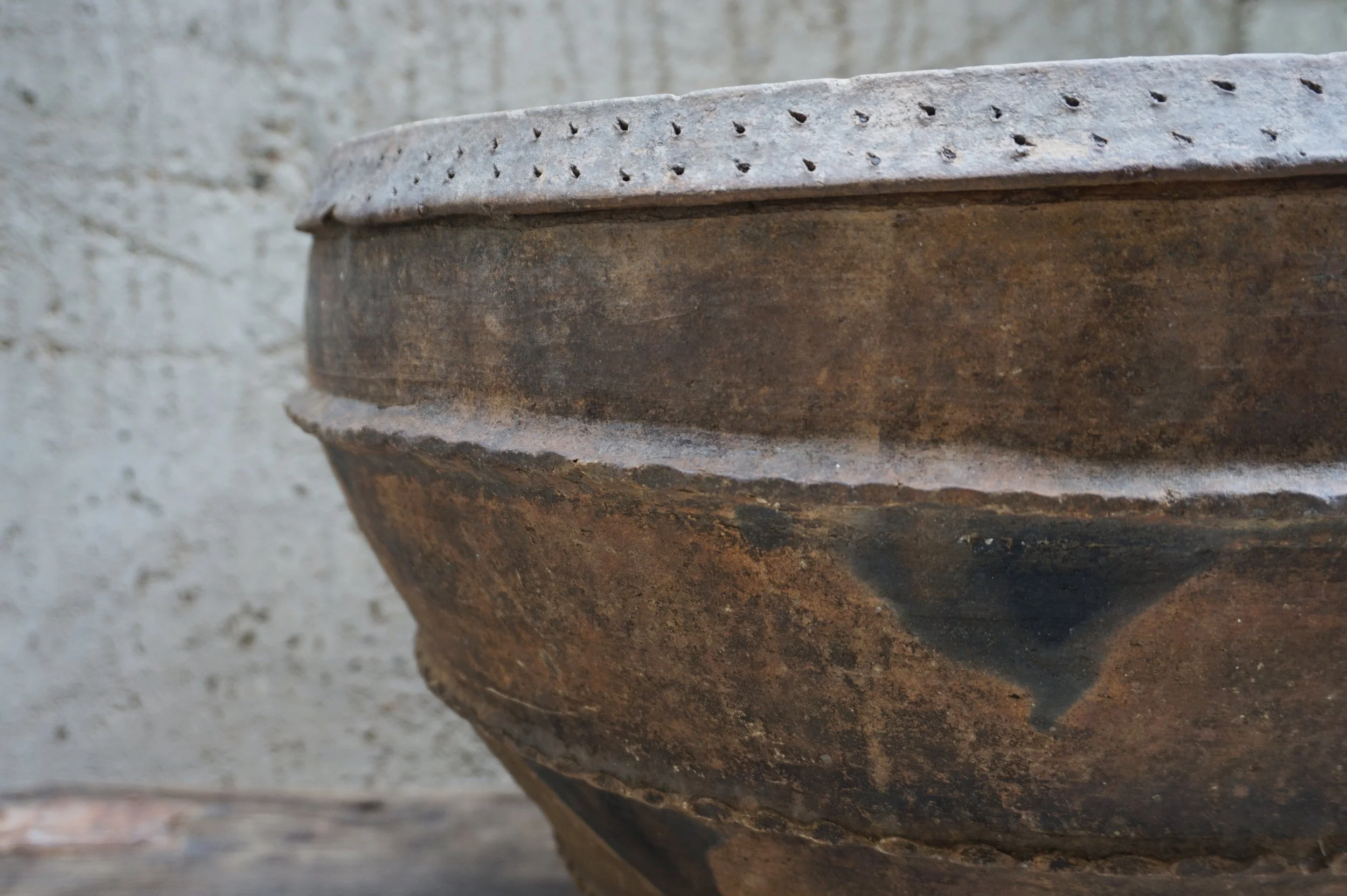 Detalle barreña gundovos-alfareria antigua galicia-rastro de madrid-simplyrickshaw.jpg