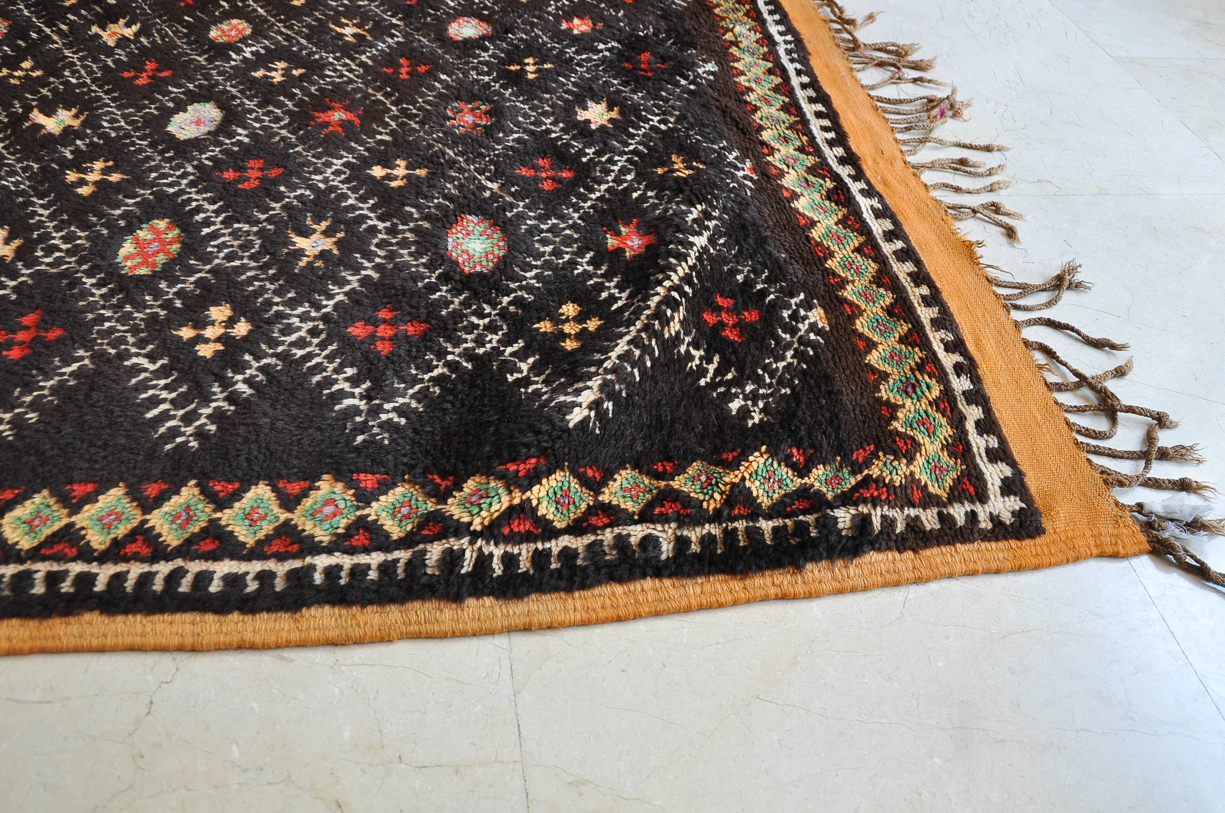 alfombra maron . detalle.jpg