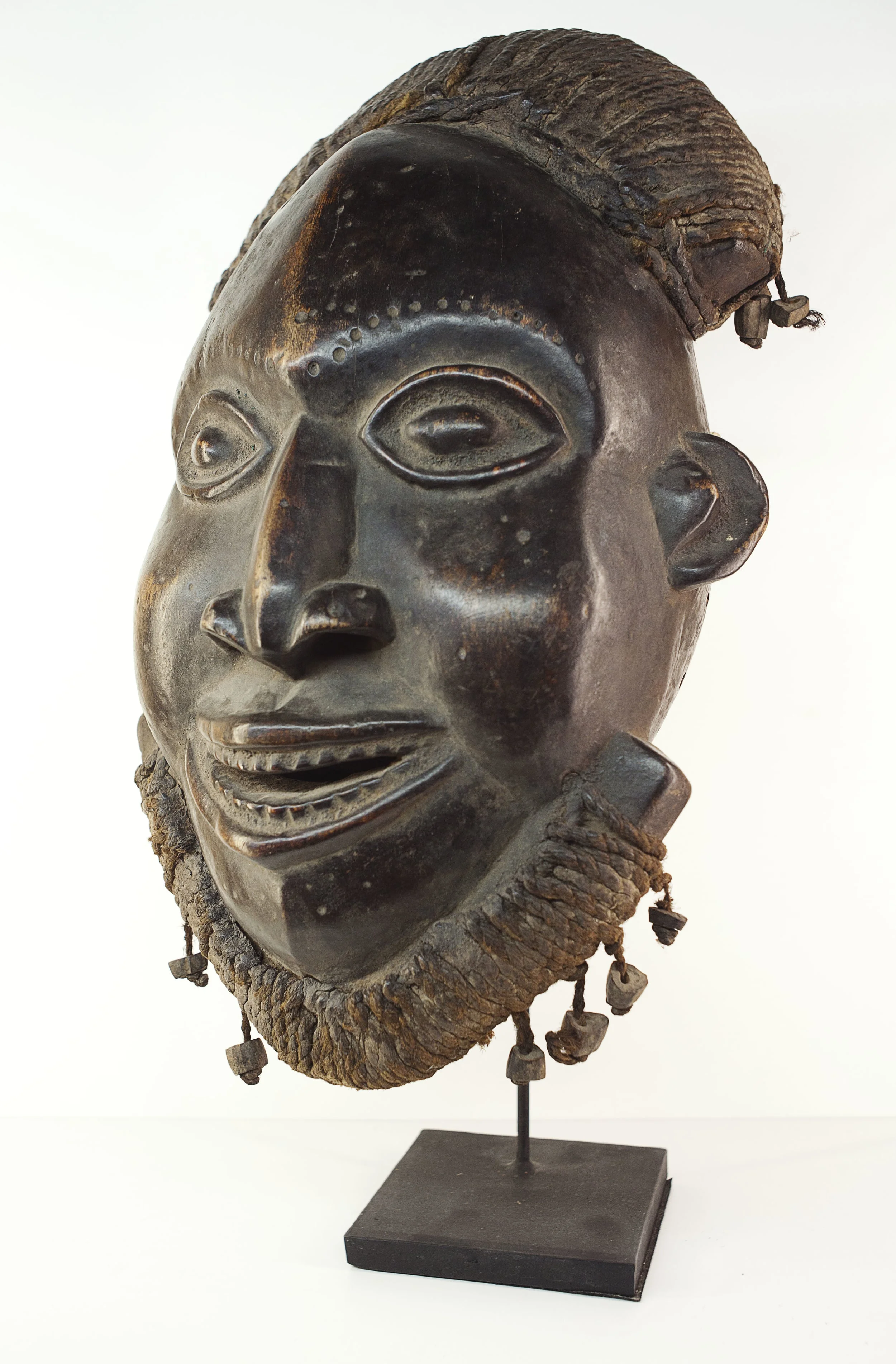 8-Máscara Bekam-Bamun-Camerún.jpg