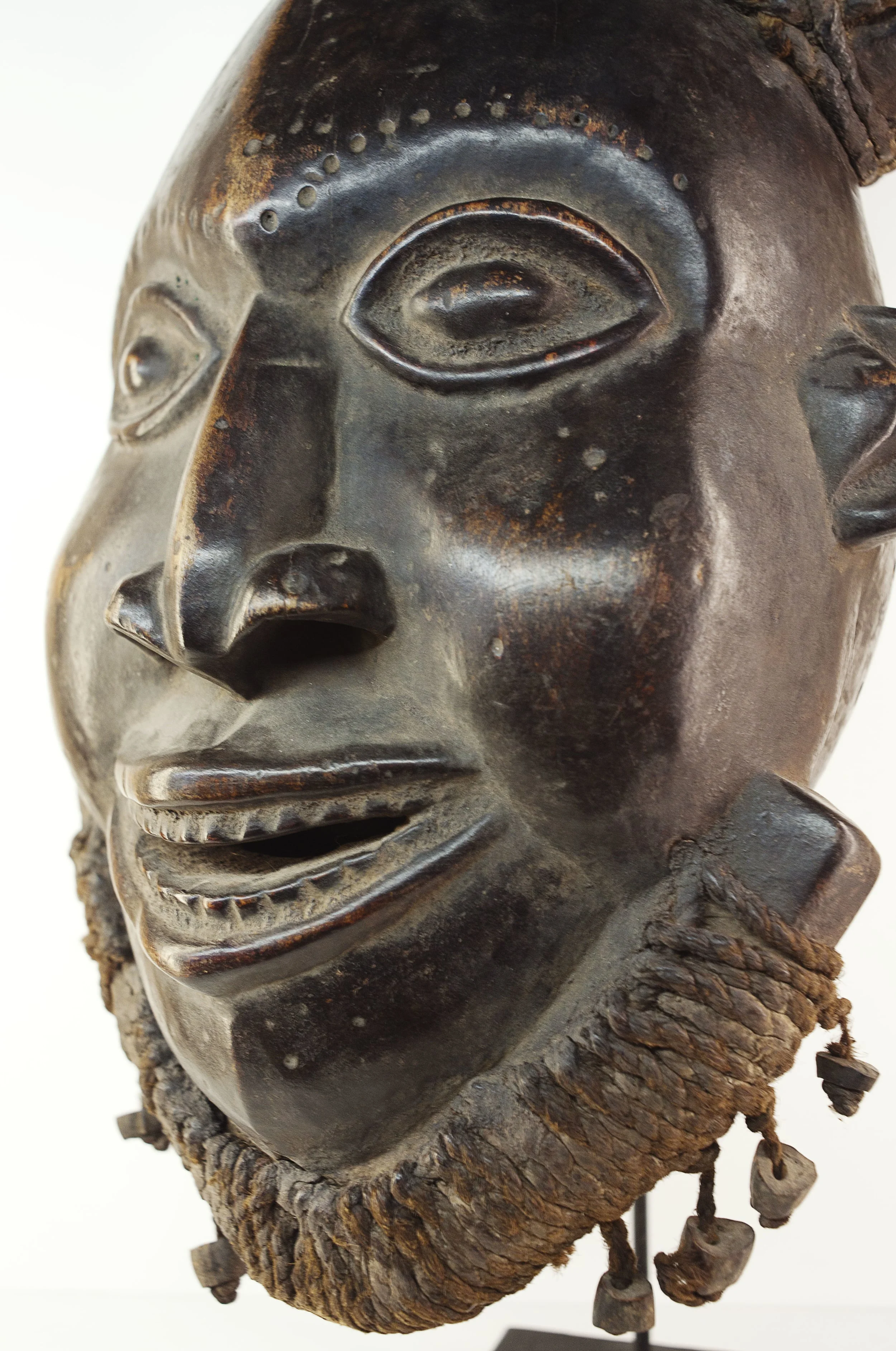 Máscara Bekam-Bamun-Camerún-detalle.jpg
