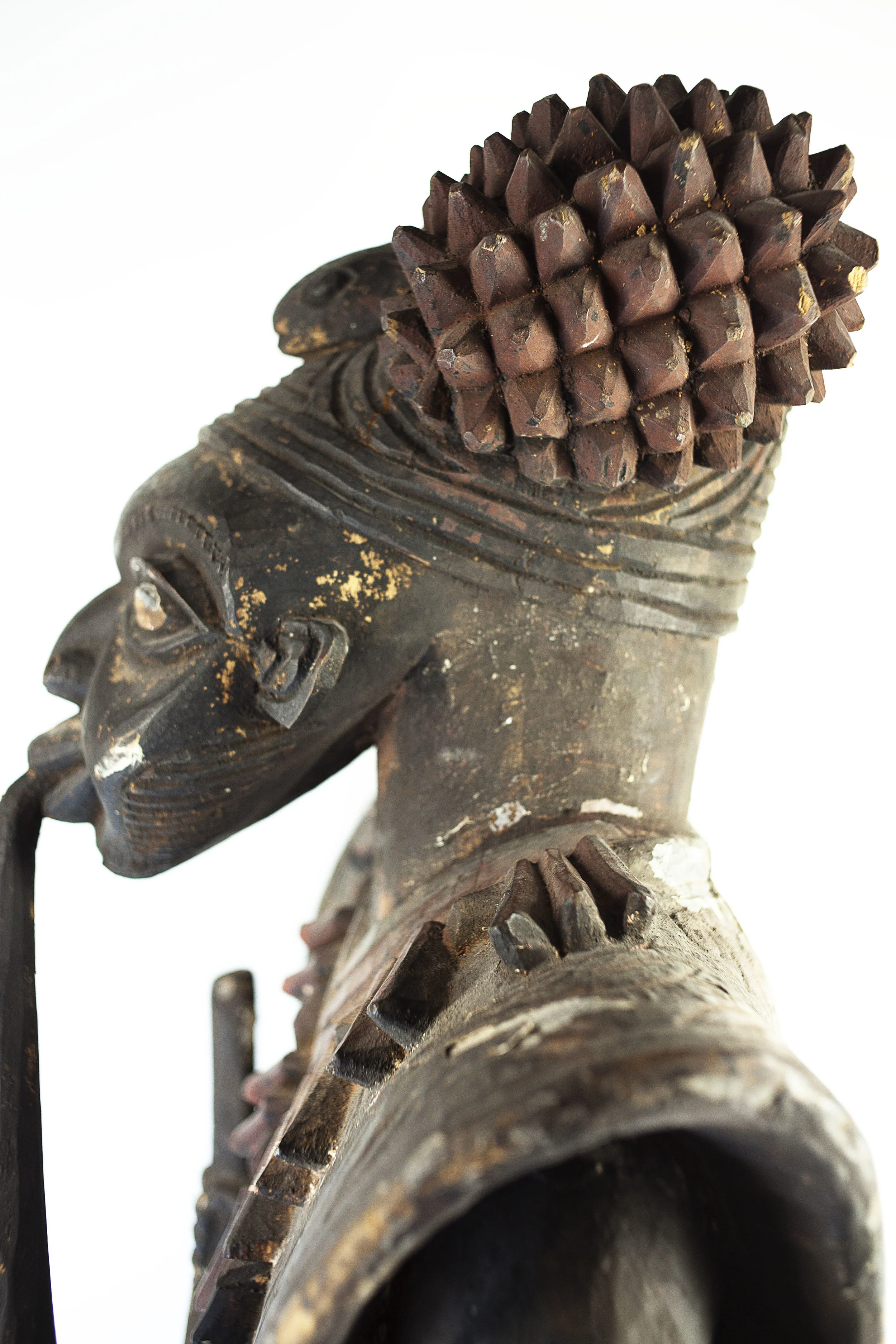 Figura Rey Bamún-Camerún.lateral detalle.jpg