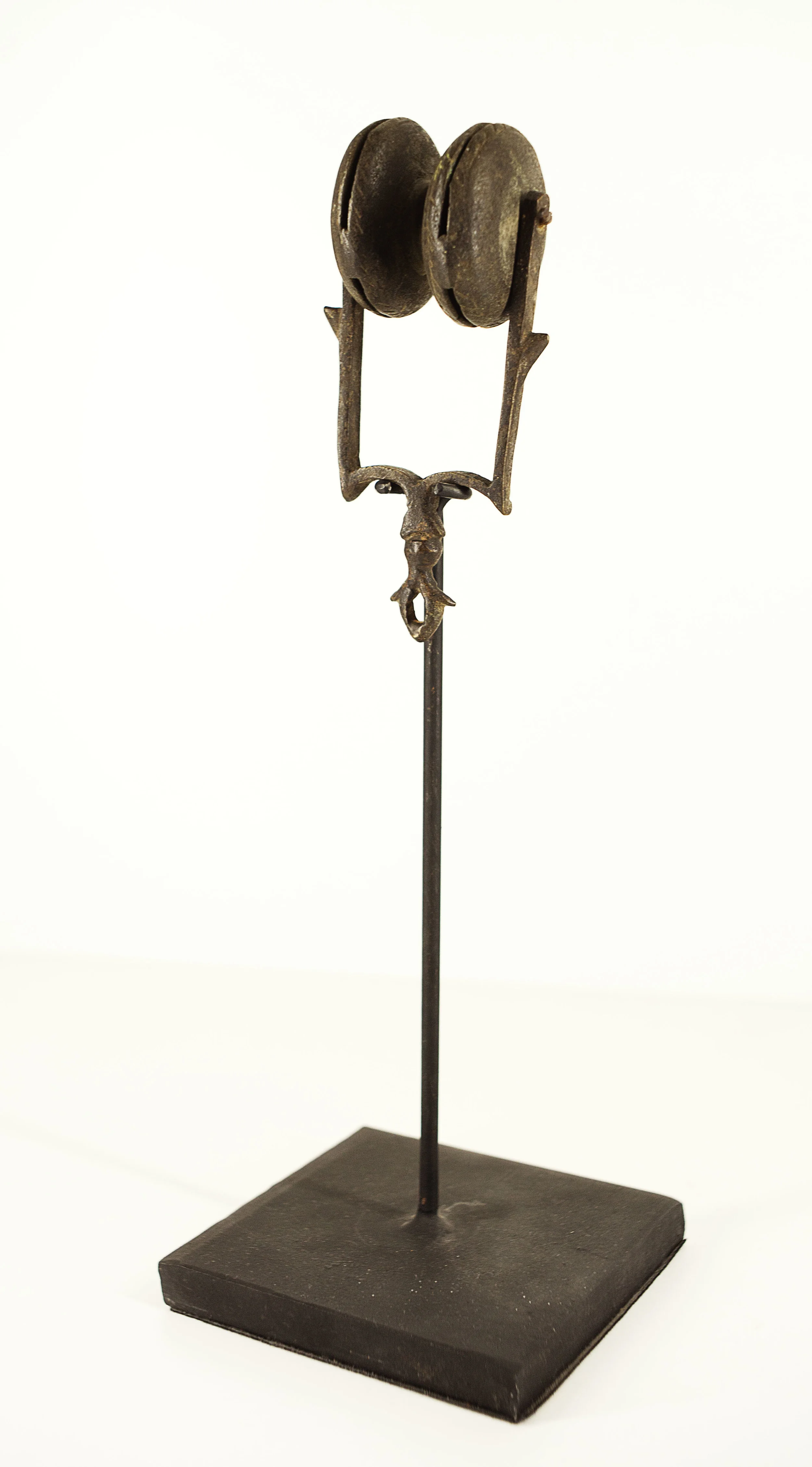 Pareja de antiguas poleas de bronce. Birmania1.jpg