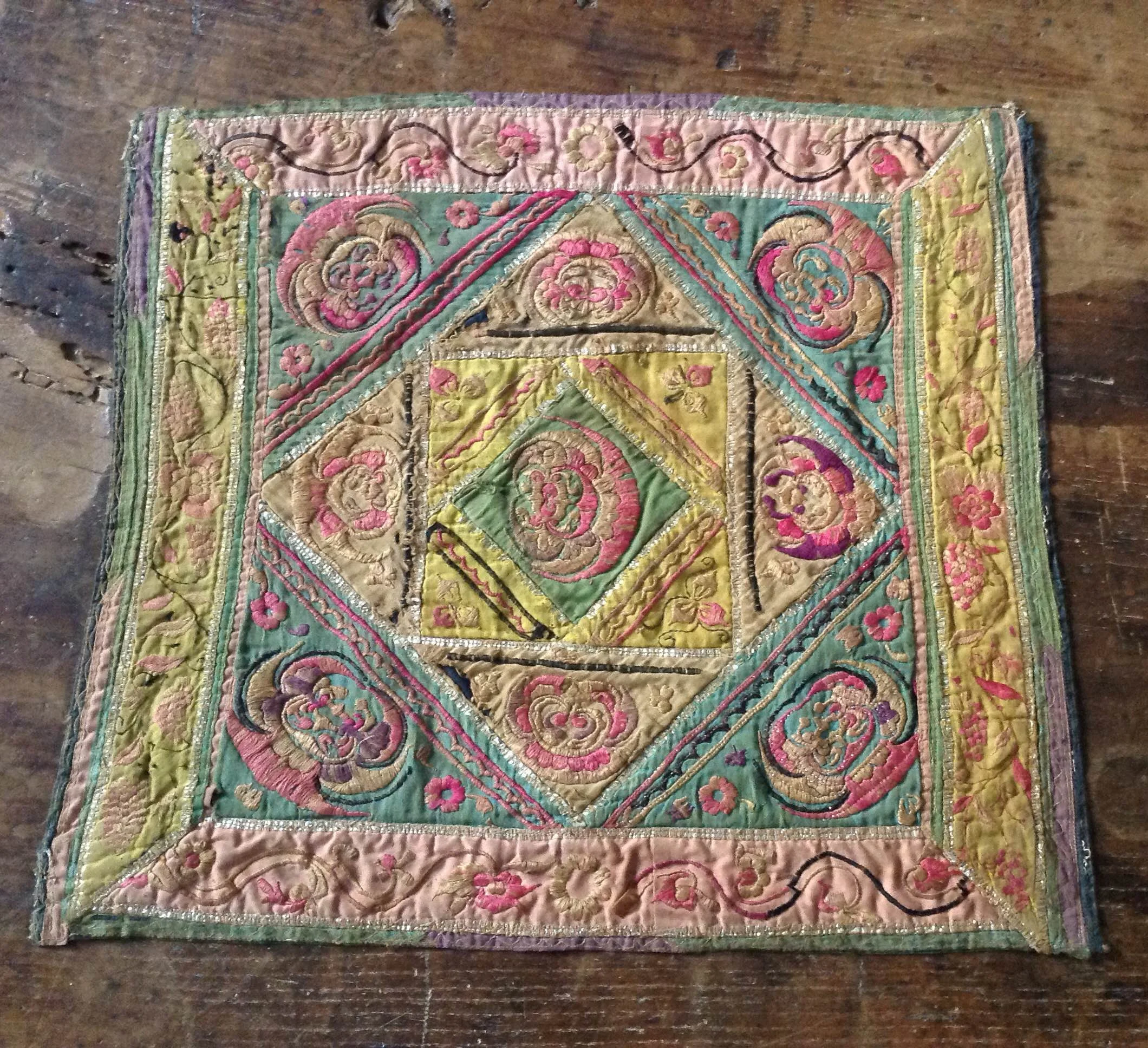 Tejido antiguo bordado etnia Miao