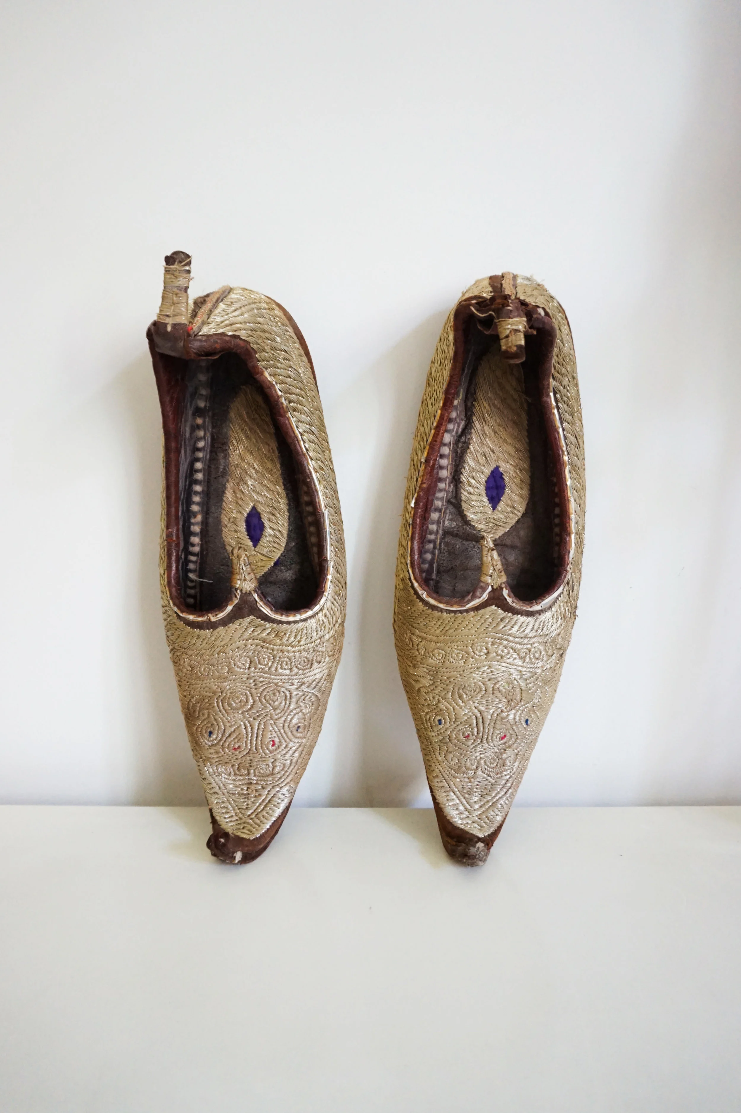 Zapatos antiguos bordados