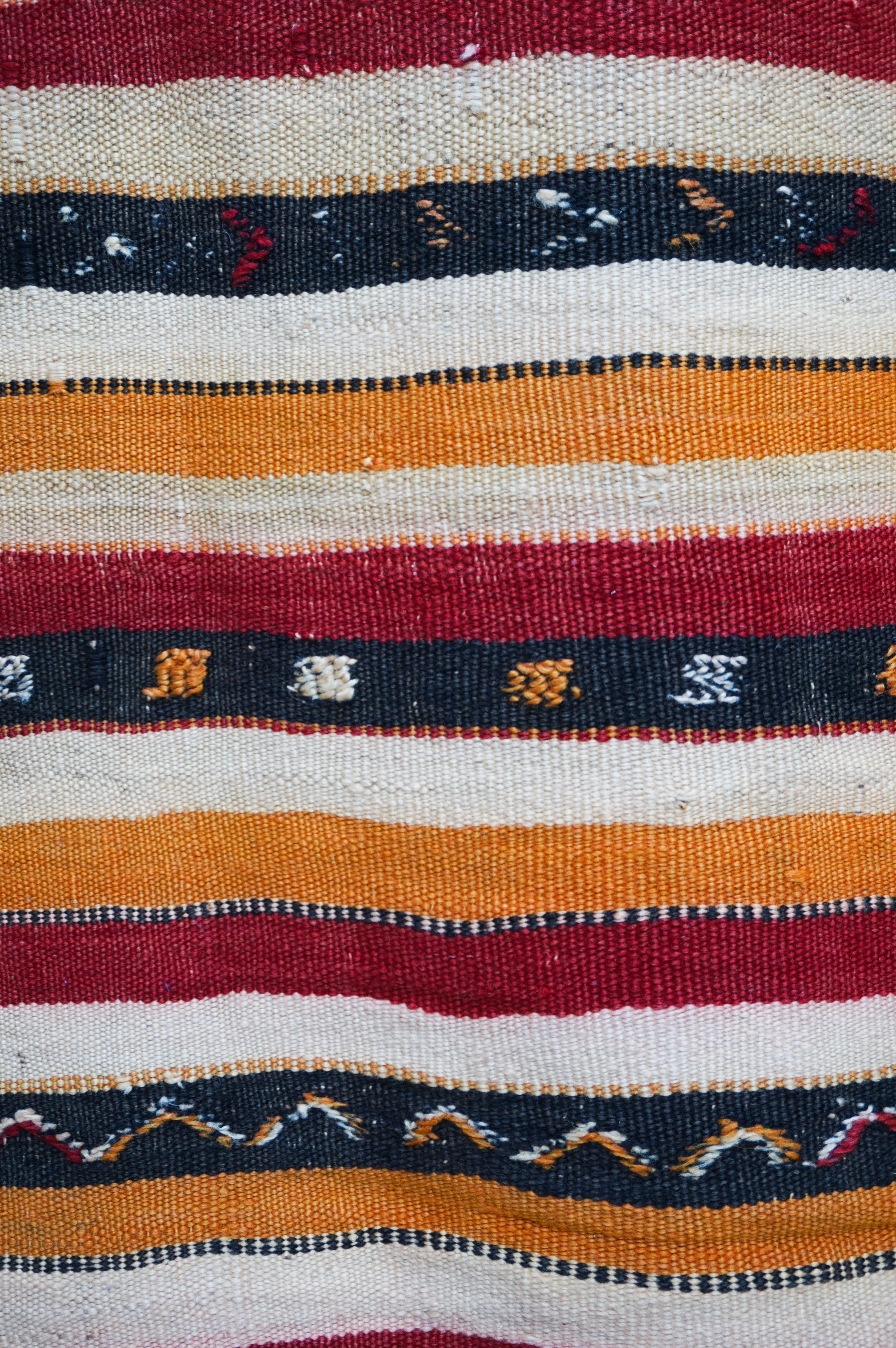Detalle kilim rayas rojo 2.jpg