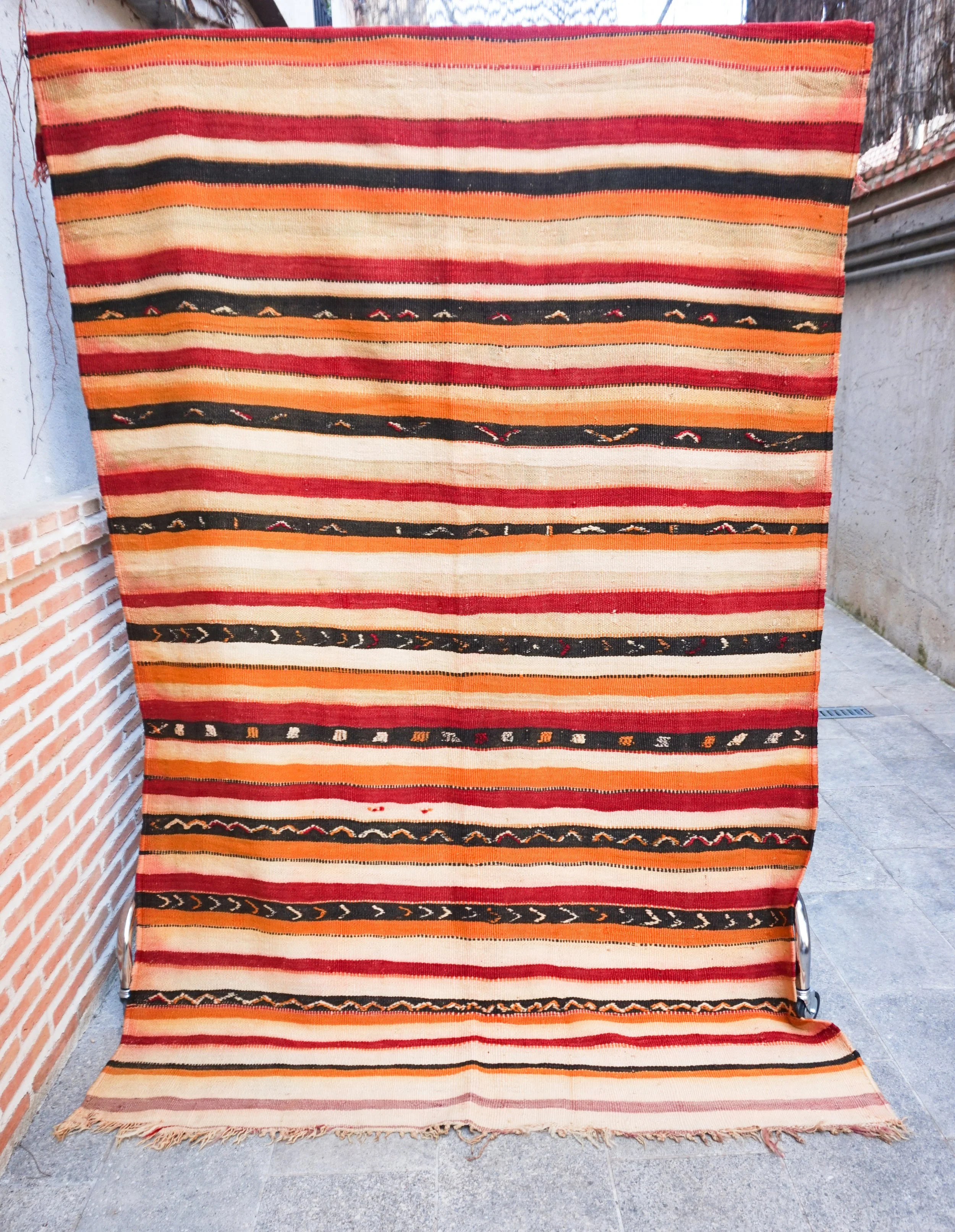 kilim rayas rojas.jpg