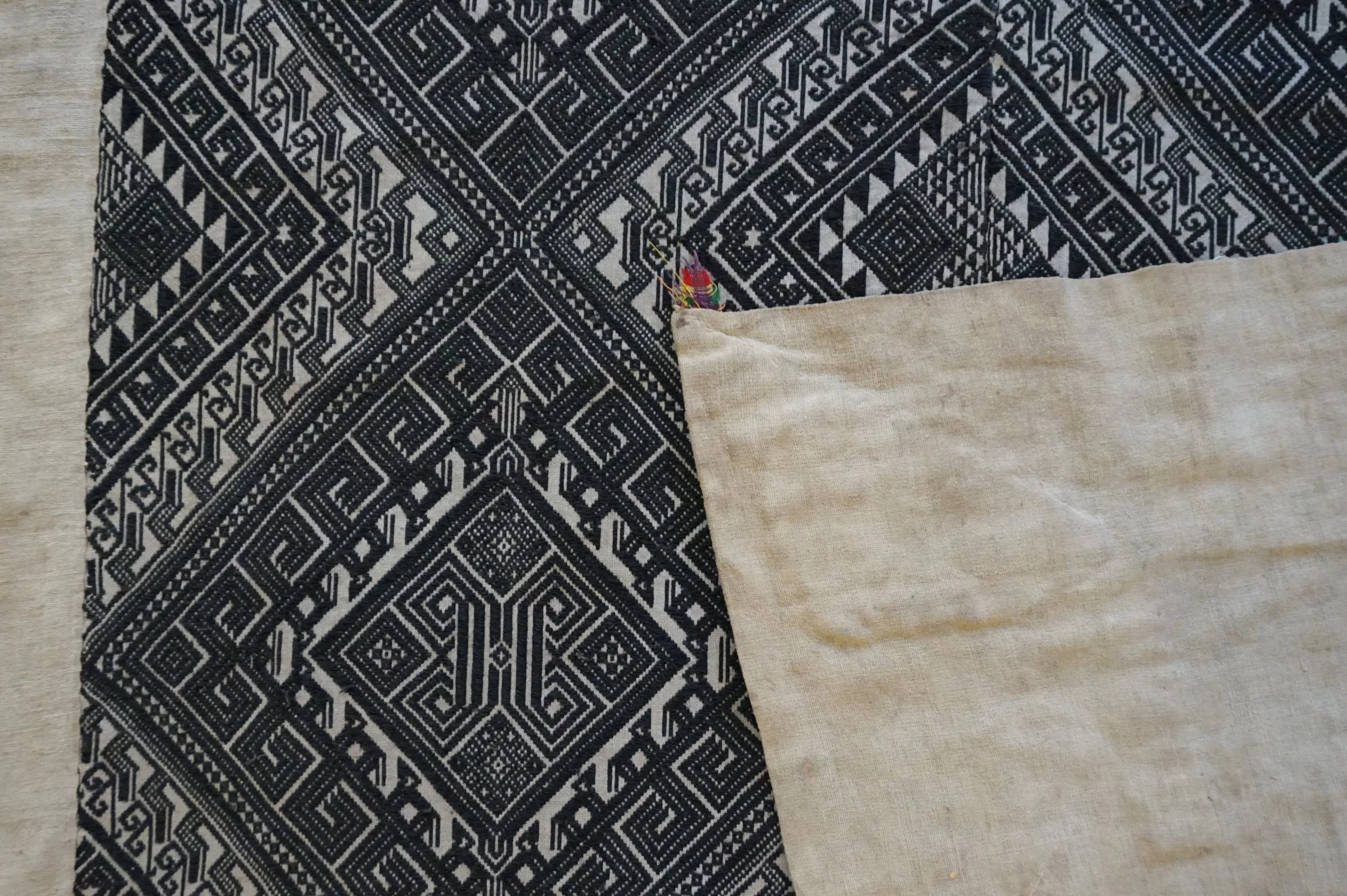 Detalle manta laos 3.jpg
