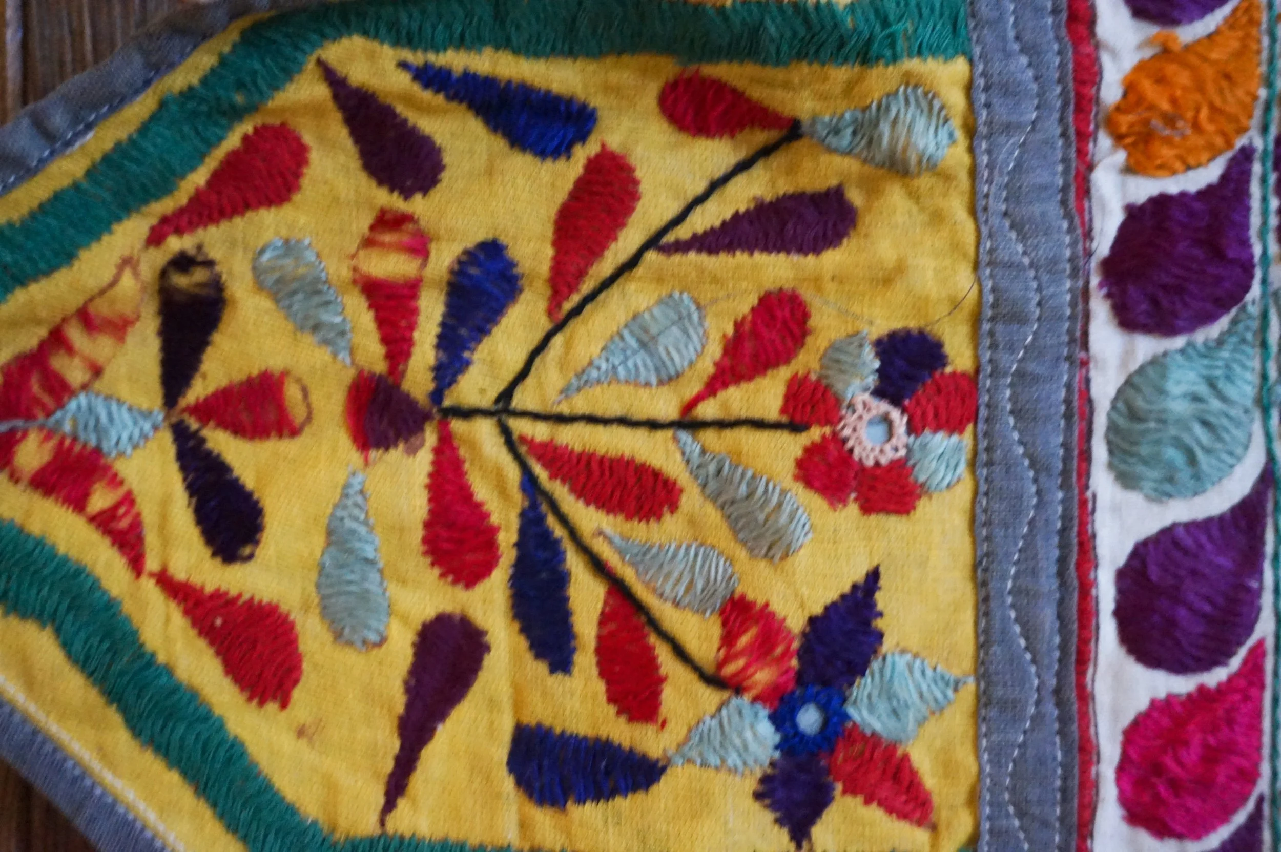 toran antiguo india-madrid-rastro de madrid-simply rickshaw 3.jpg