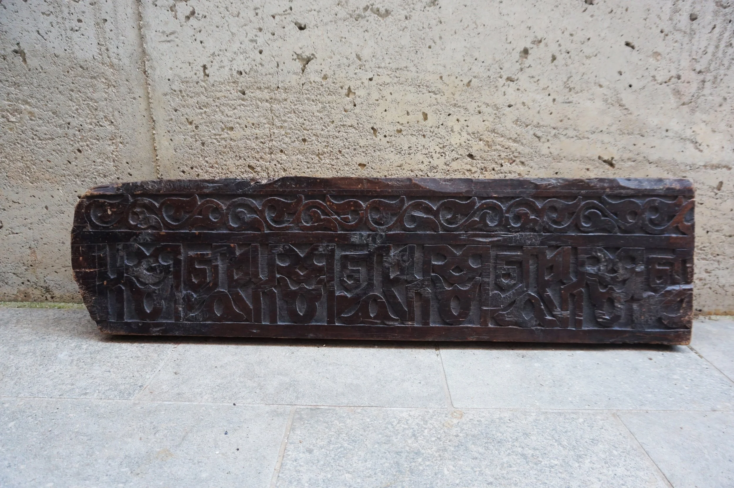 Dintel antiguo madera marruecos.jpg