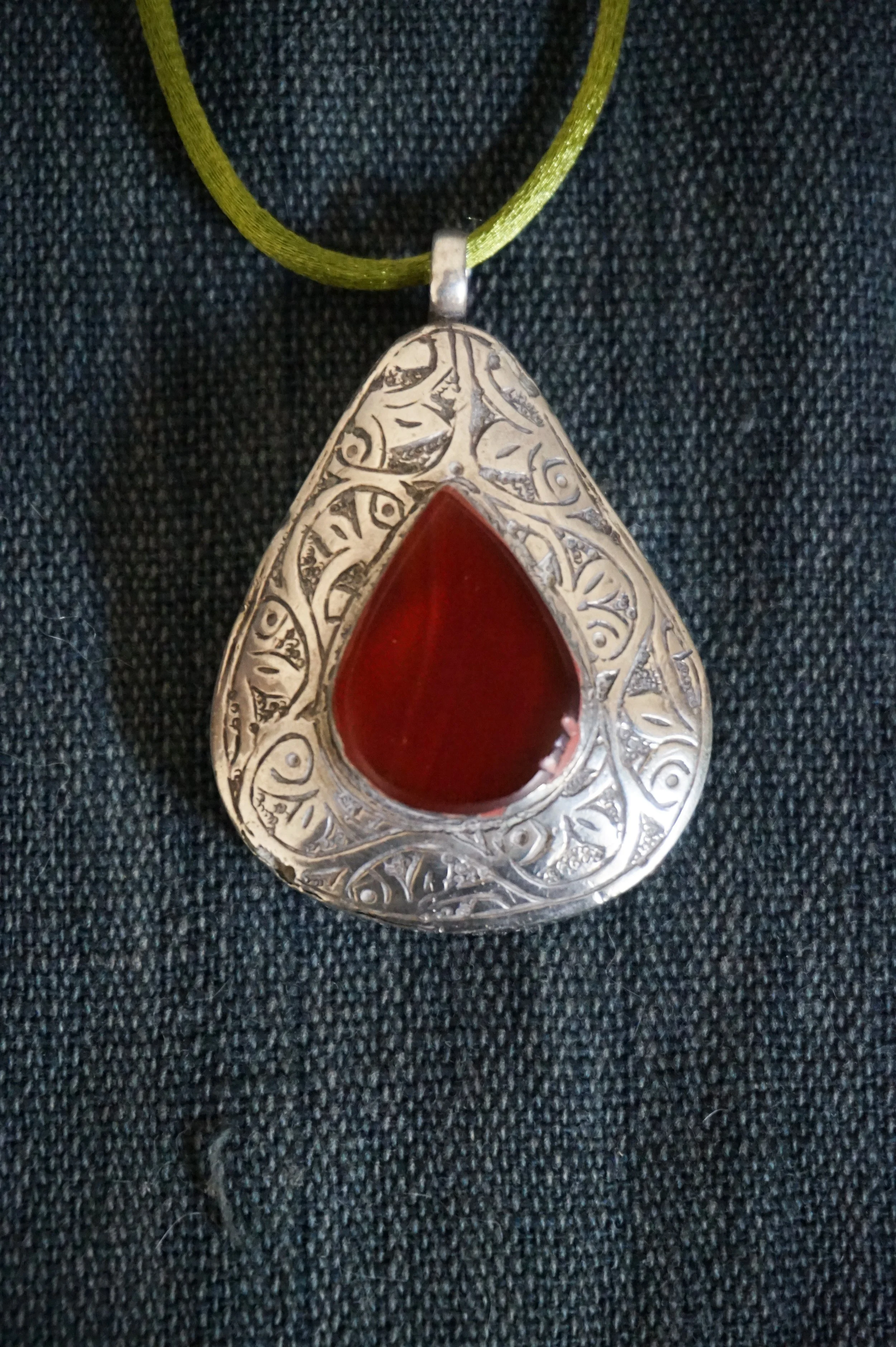 Colgante turcomano antiguo-colgante plata étnico-Madrid-Simply Rickshaw.Rastro madrid.jpg