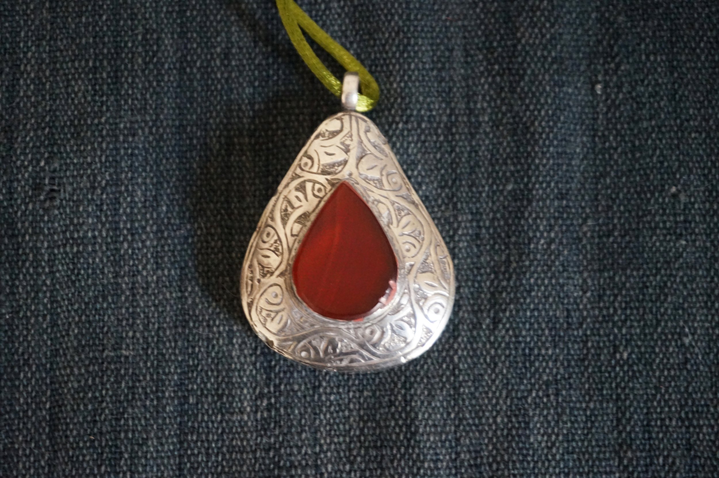 Colgante turcomano antiguo-colgante plata étnico-Madrid-Simply Rickshaw -artesania étnica.jpg