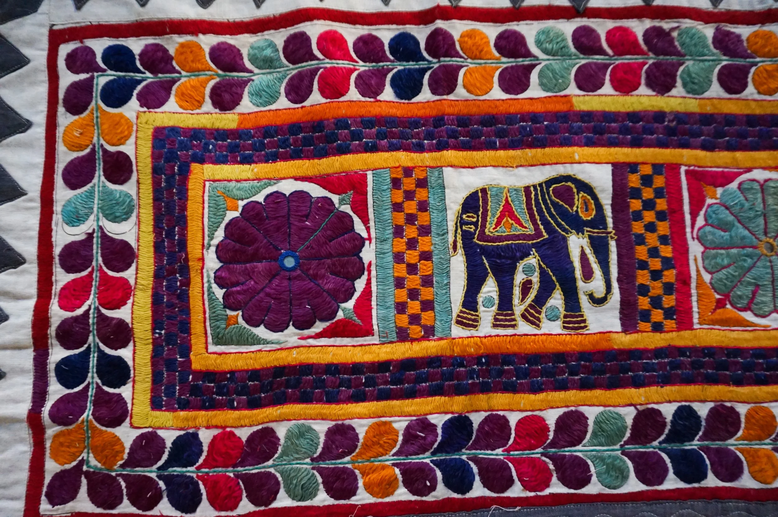 toran antiguo india-madrid-rastro de madrid-simply rickshaw 1.jpg