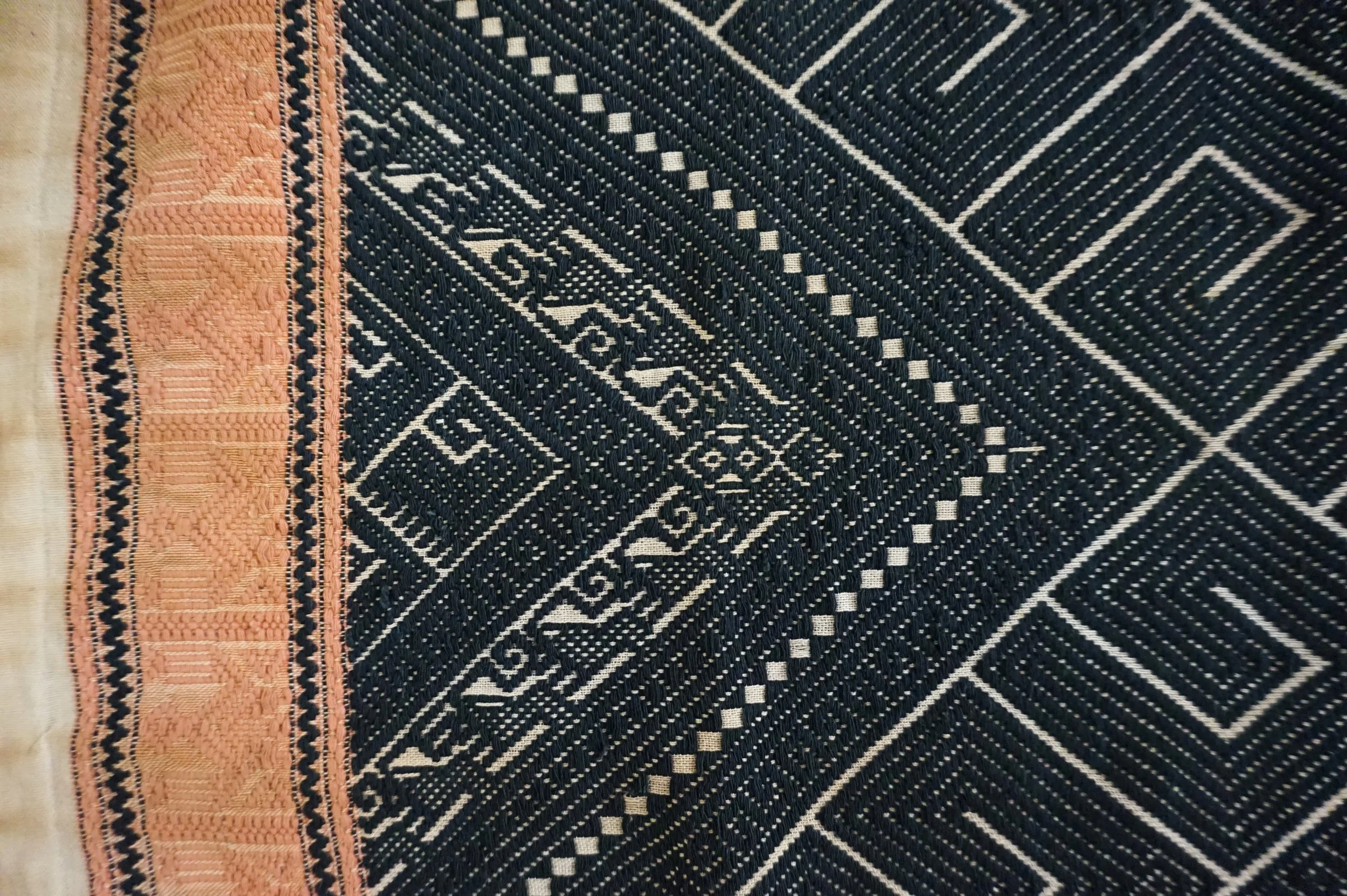 Detalle tejido laos 3.jpg