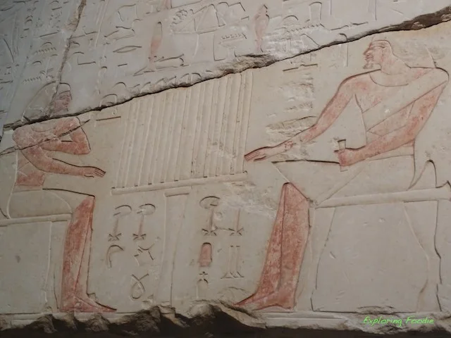 "I wish 1000 bottles of beer, my son" or Wall relief in National Museum