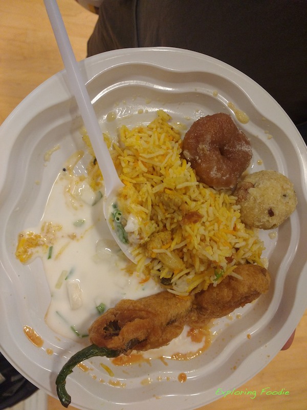 So what I have on my plate? (Mirchi Baiji, Vegetarian Biryani, Badusha (sweet), semolina ball (also sweet, but have forgotten the name :S)