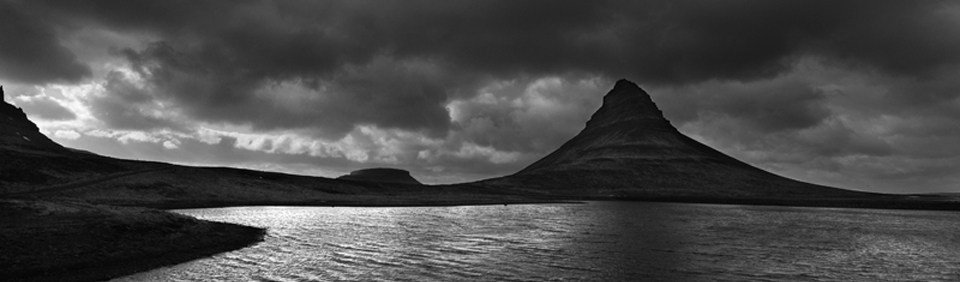web__bannerFFF_4897_bw2_red.jpg