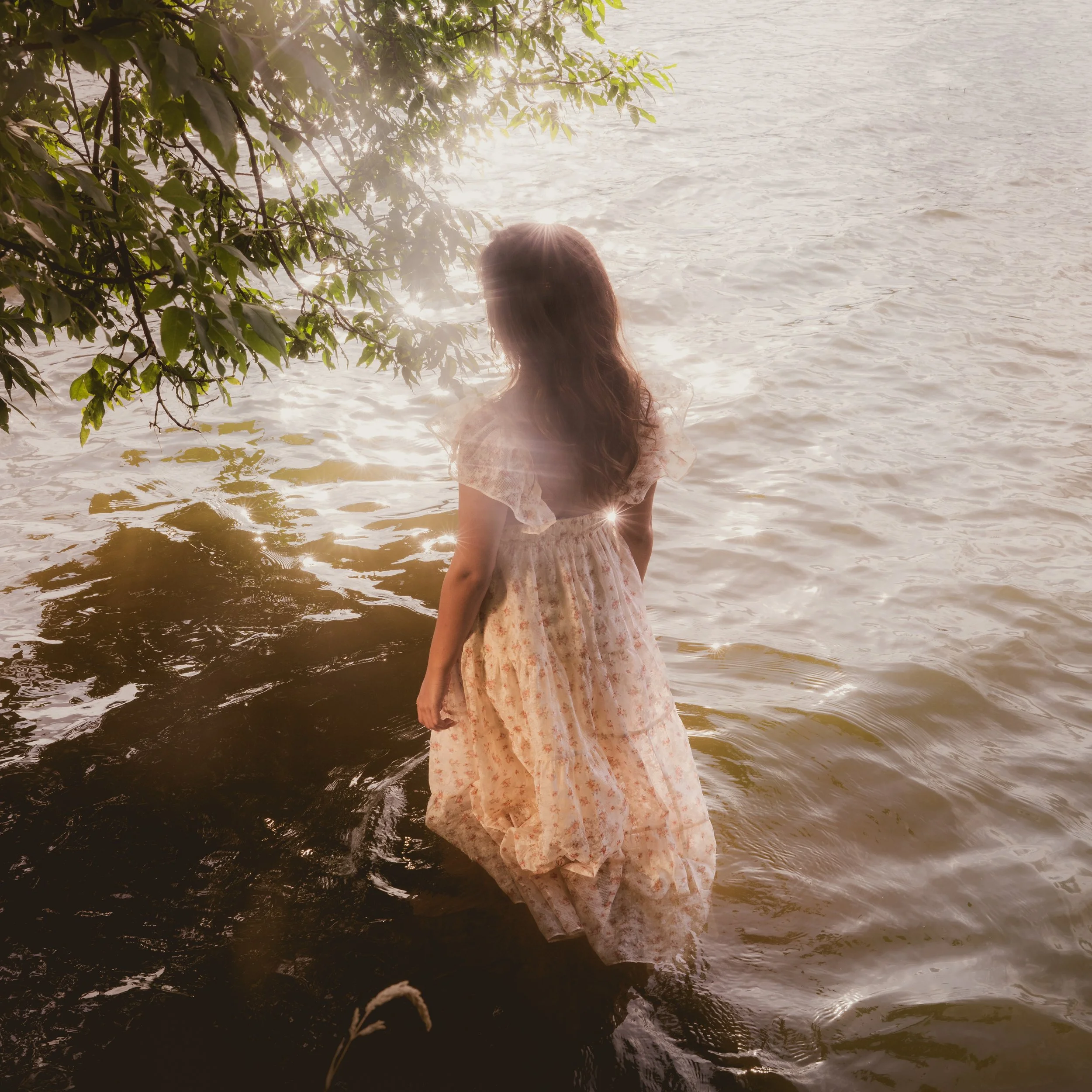 julia_wlomn_cover_ngreseth_v1-.JPG