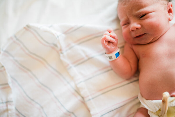 Newborn-fresh-48-photos-pictures-by-Photographer-BKLP-Breanna-Kuhlmann-Maryland-hospital-new-baby-letterboard-announcement-1.jpg