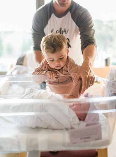 Newborn-fresh-48-photos-pictures-by-Photographer-BKLP-Breanna-Kuhlmann-Maryland-hospital-new-baby-letterboard-announcement-4.jpg