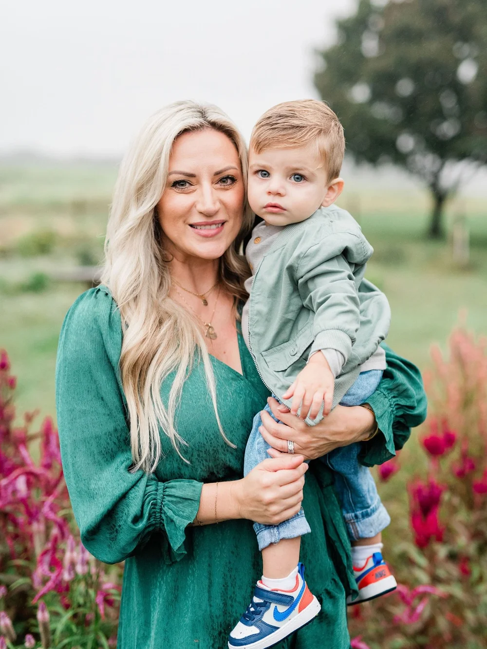 LAST MINUTE MINI SESSION OPENING ‼️
This Monday 9/29 at First Bloom Flower Farm in Fallston 🤩

Someone had to reschedule and the 5:10pm is open! 
Visit the Fall Mini Link in my profile to book. 
👉🏽 add to cart, check out, stress over outfits and m