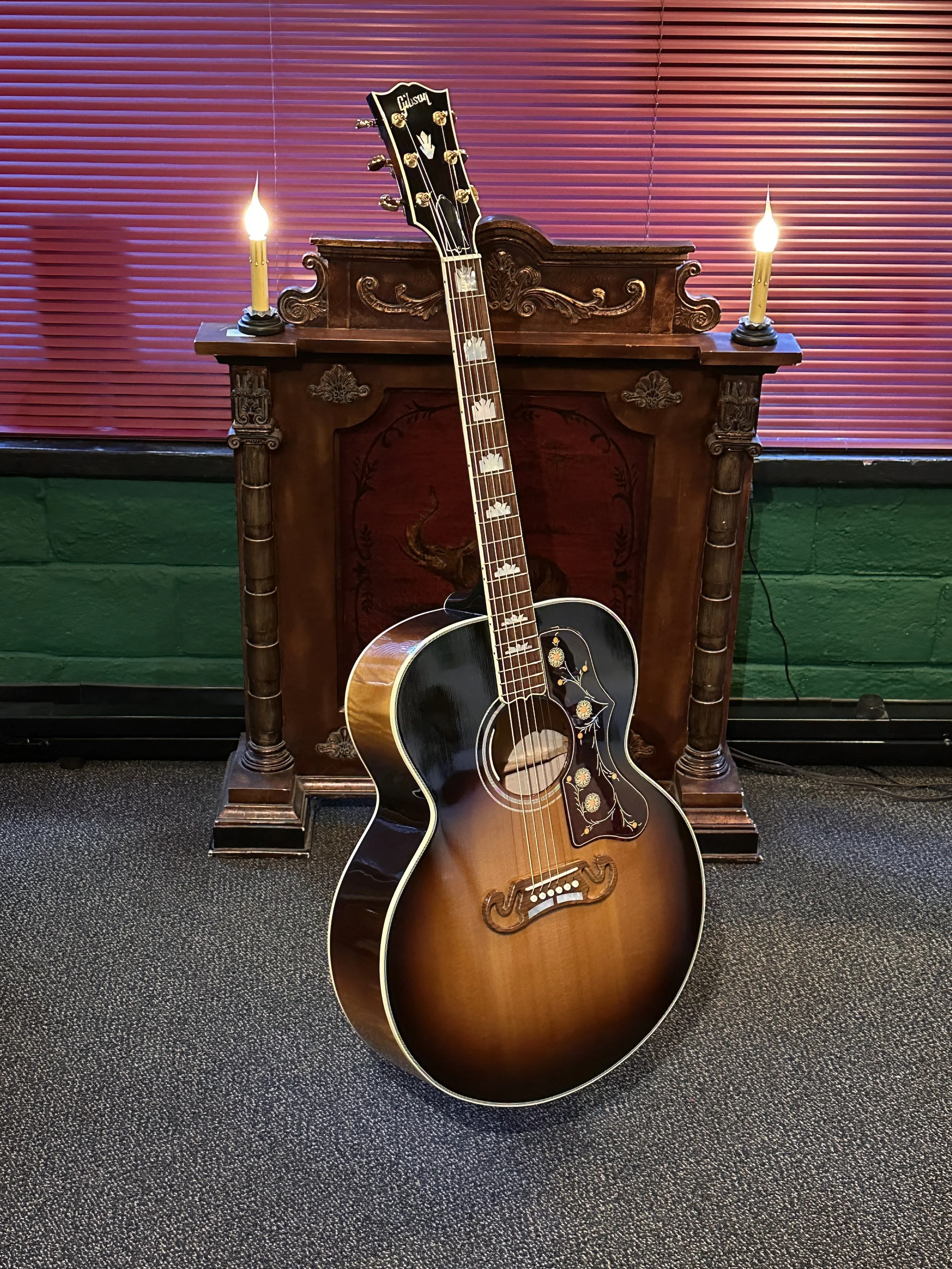 Gibson J-200 2017 a.JPG