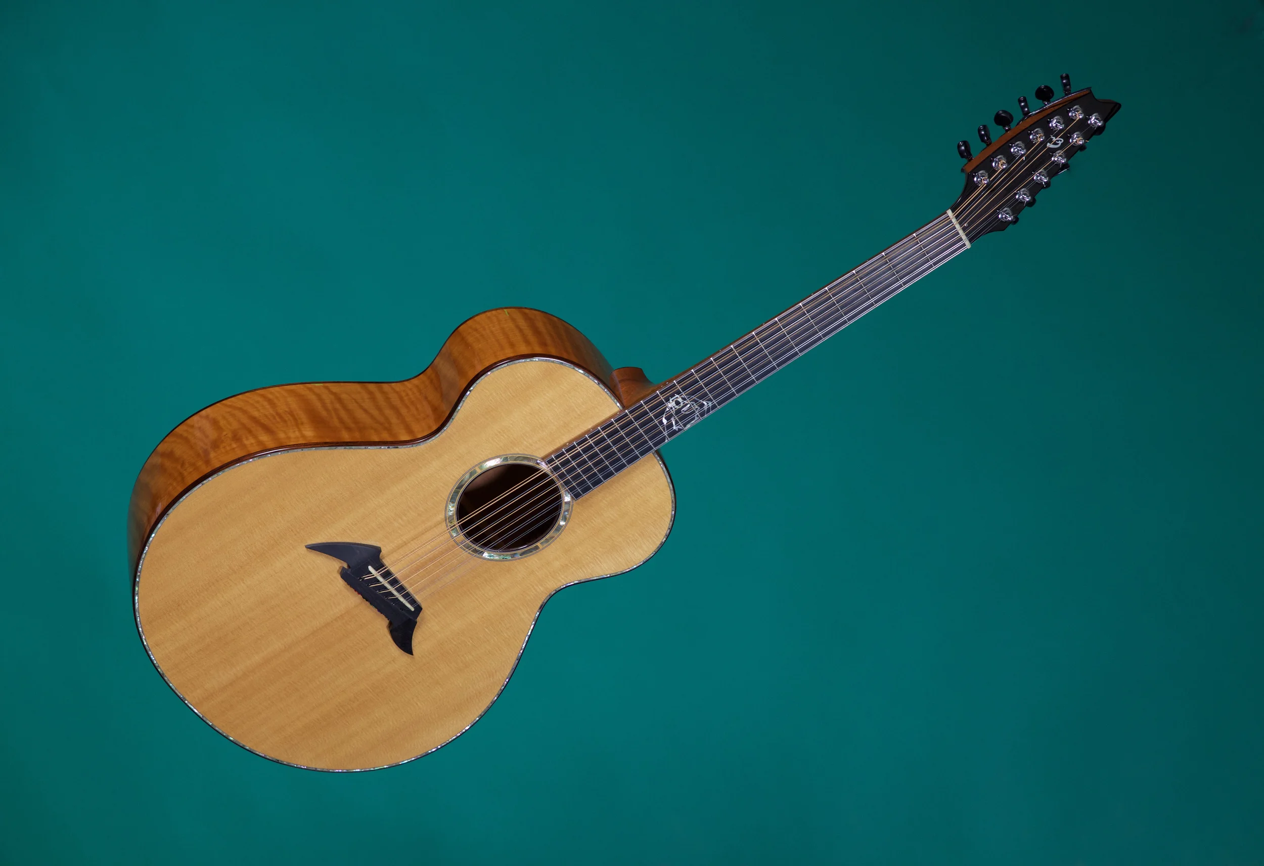Breedlove 12 shoulder.jpg
