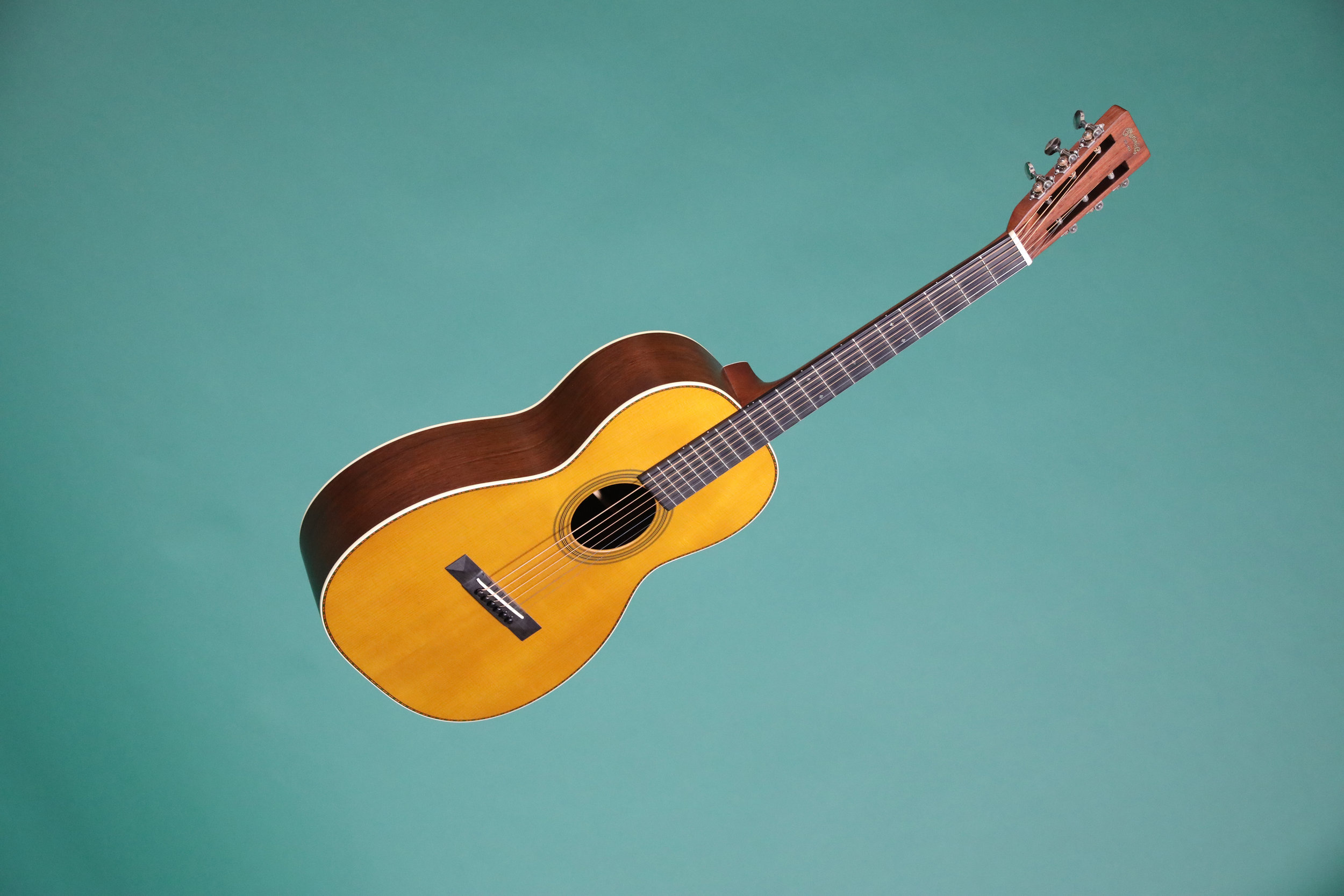 Martin 0-28 shoulder.jpg