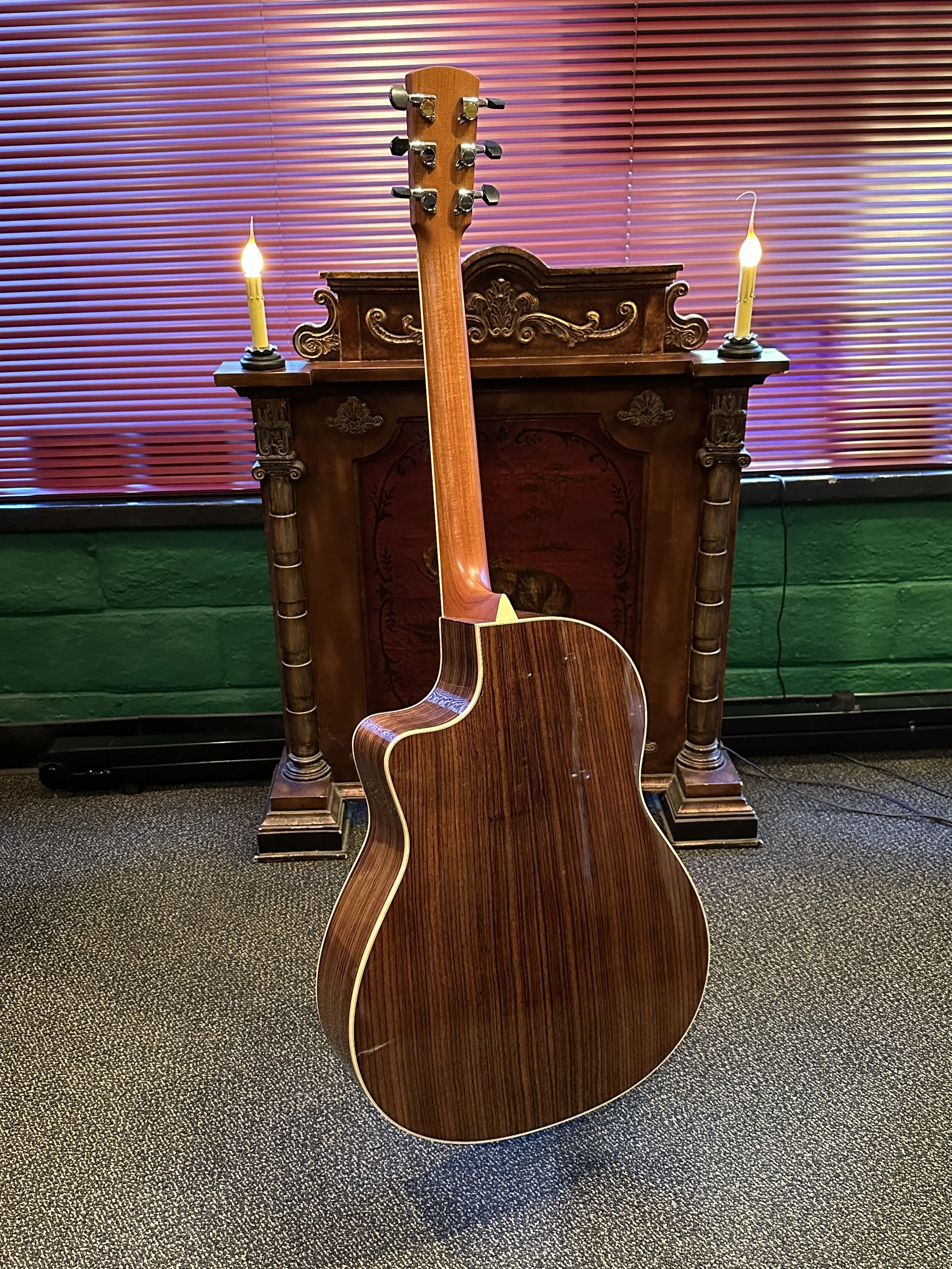 Larrivee LV-09 b.JPG