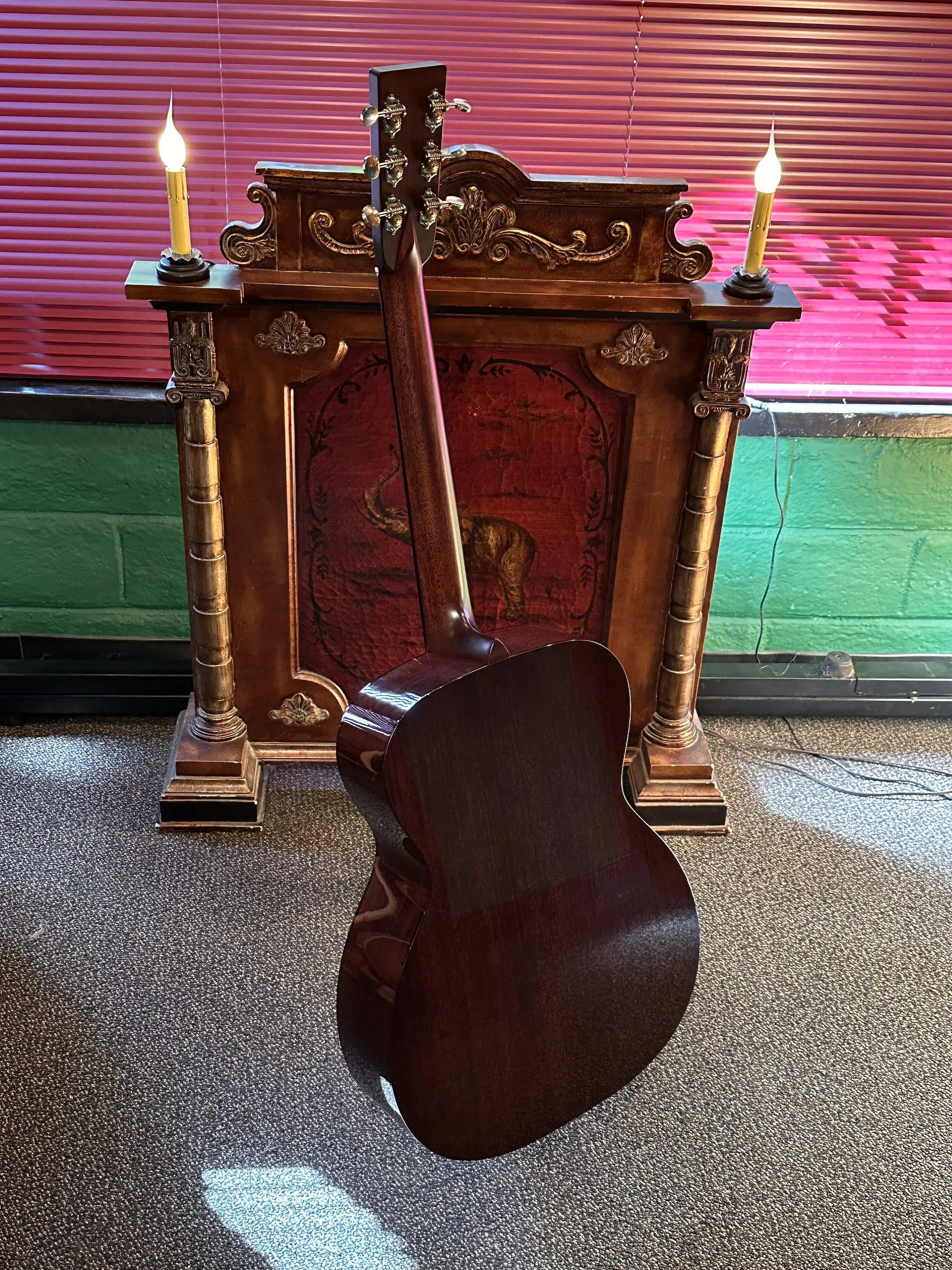 Bourgeois 000-18 CB b.JPG