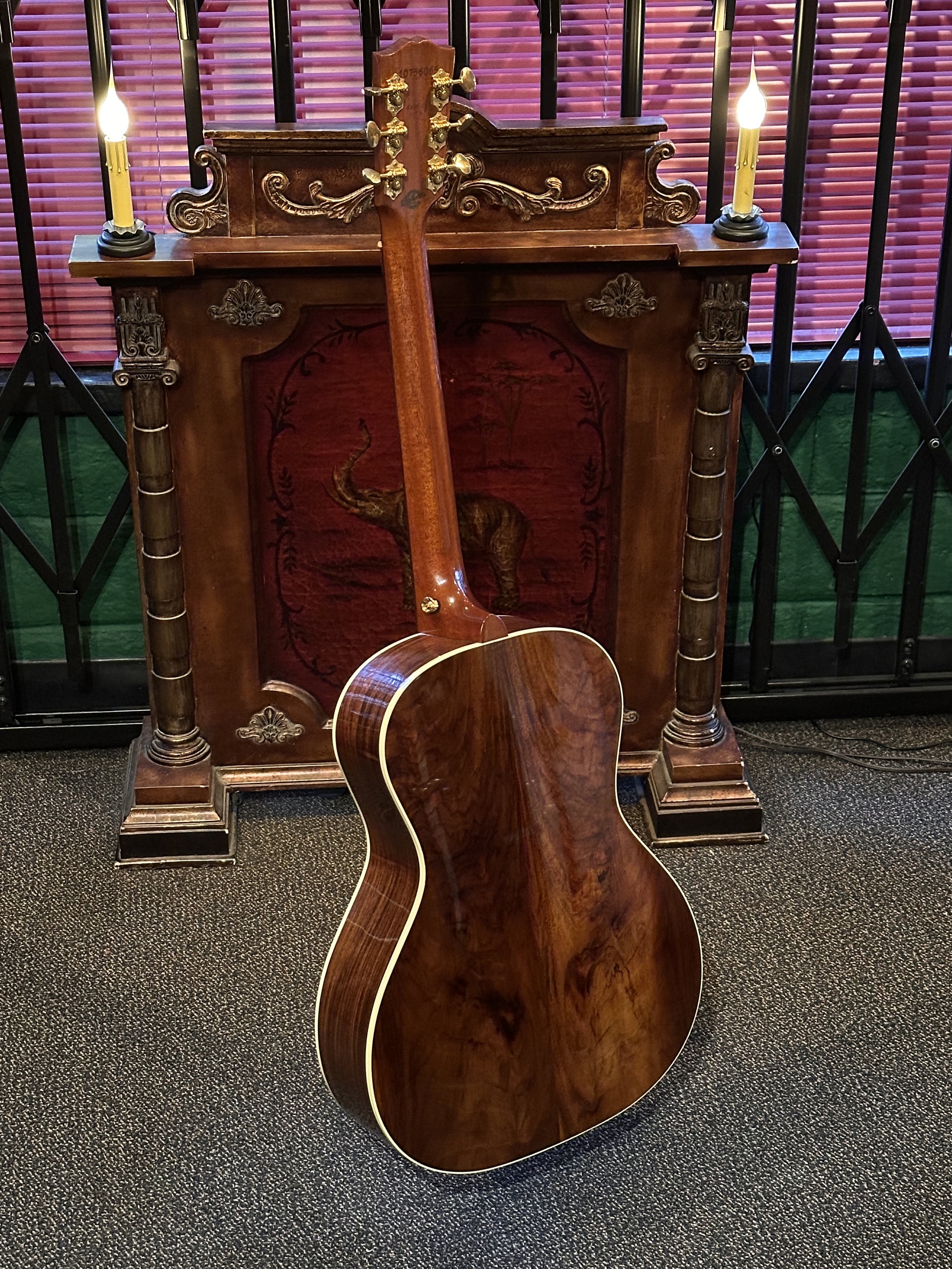 Gibsom L-00 Mystic b.JPG