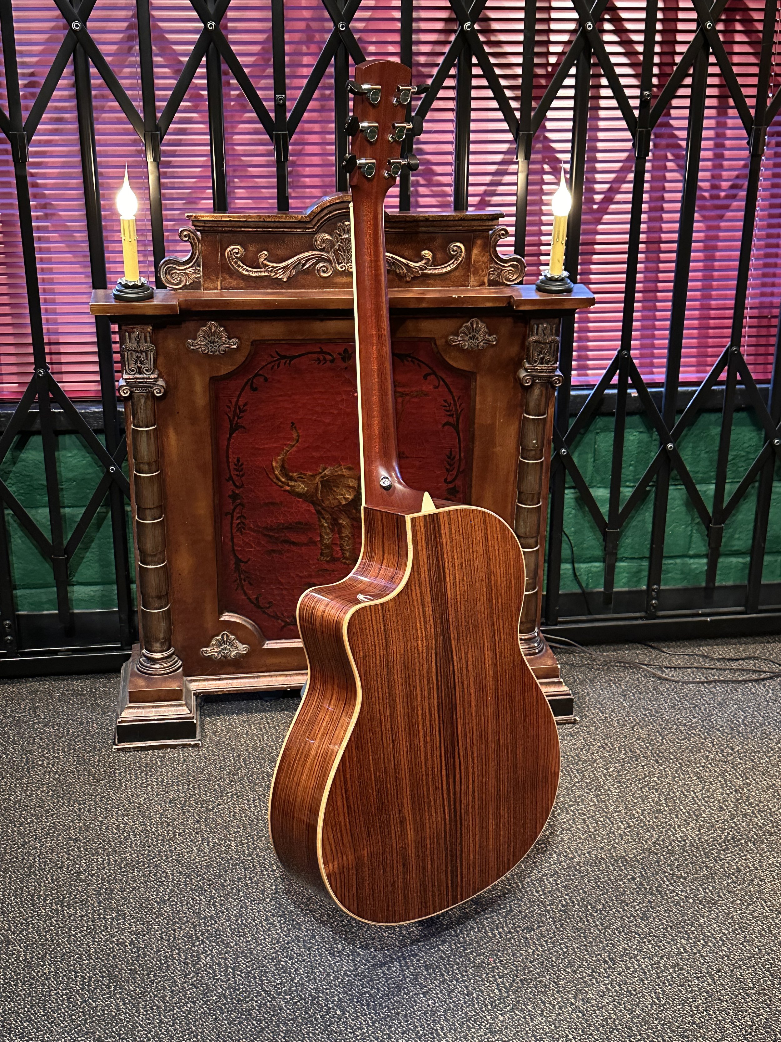 Larrivee LV-09 b.JPG (Copy)