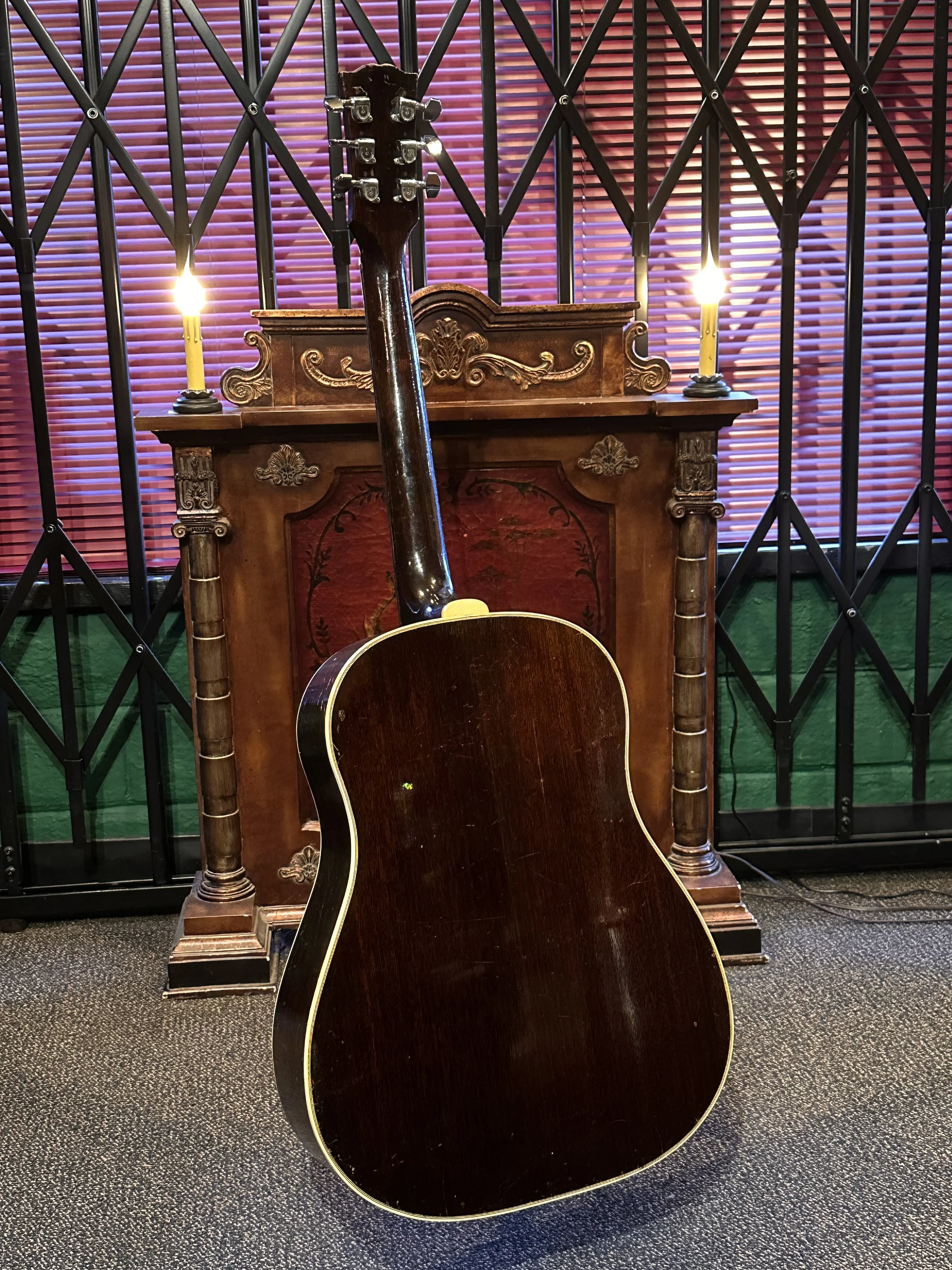 Gibson SJ 1943 b.JPG (Copy)