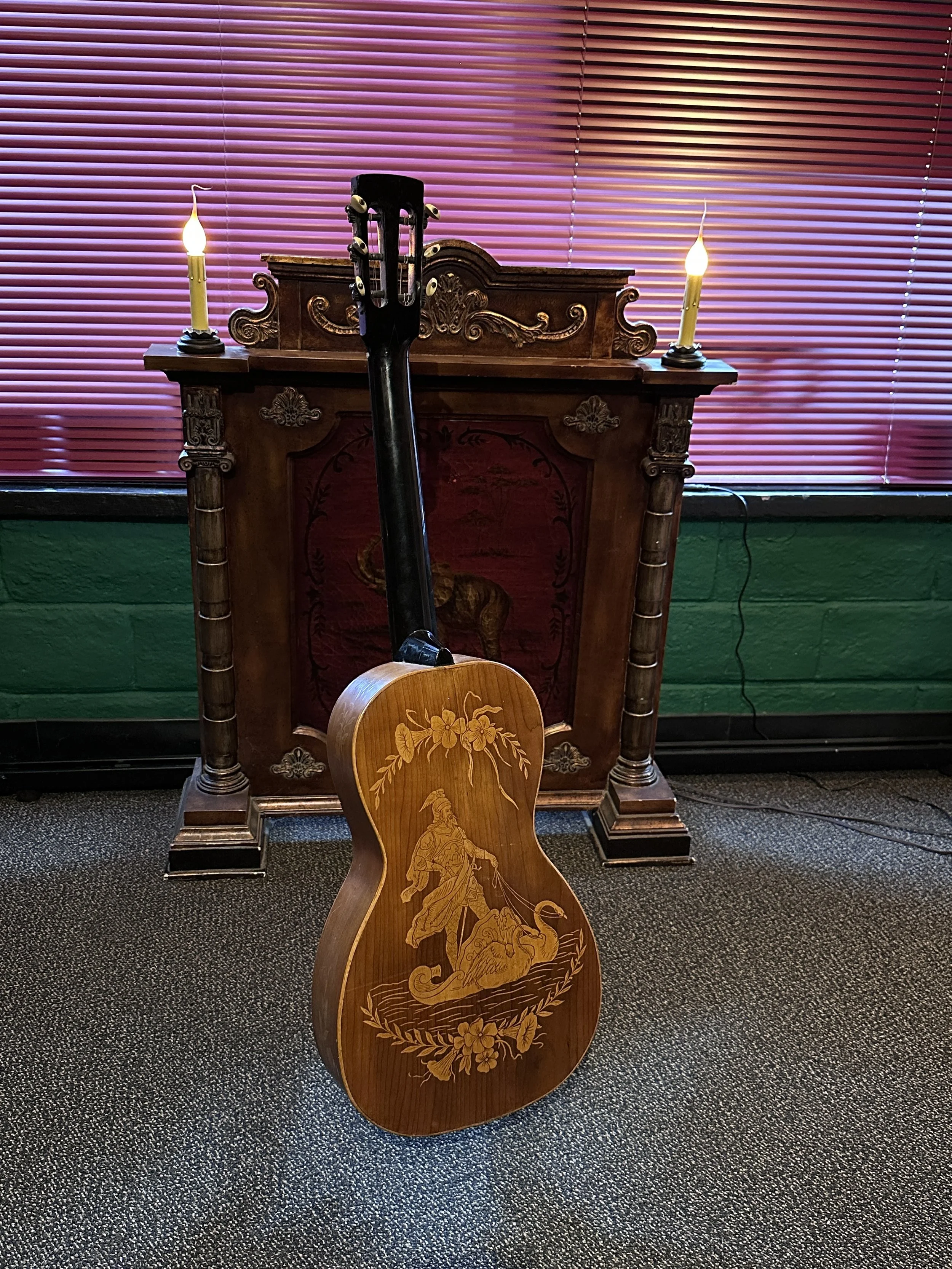 Lohengrin guitar b.JPG