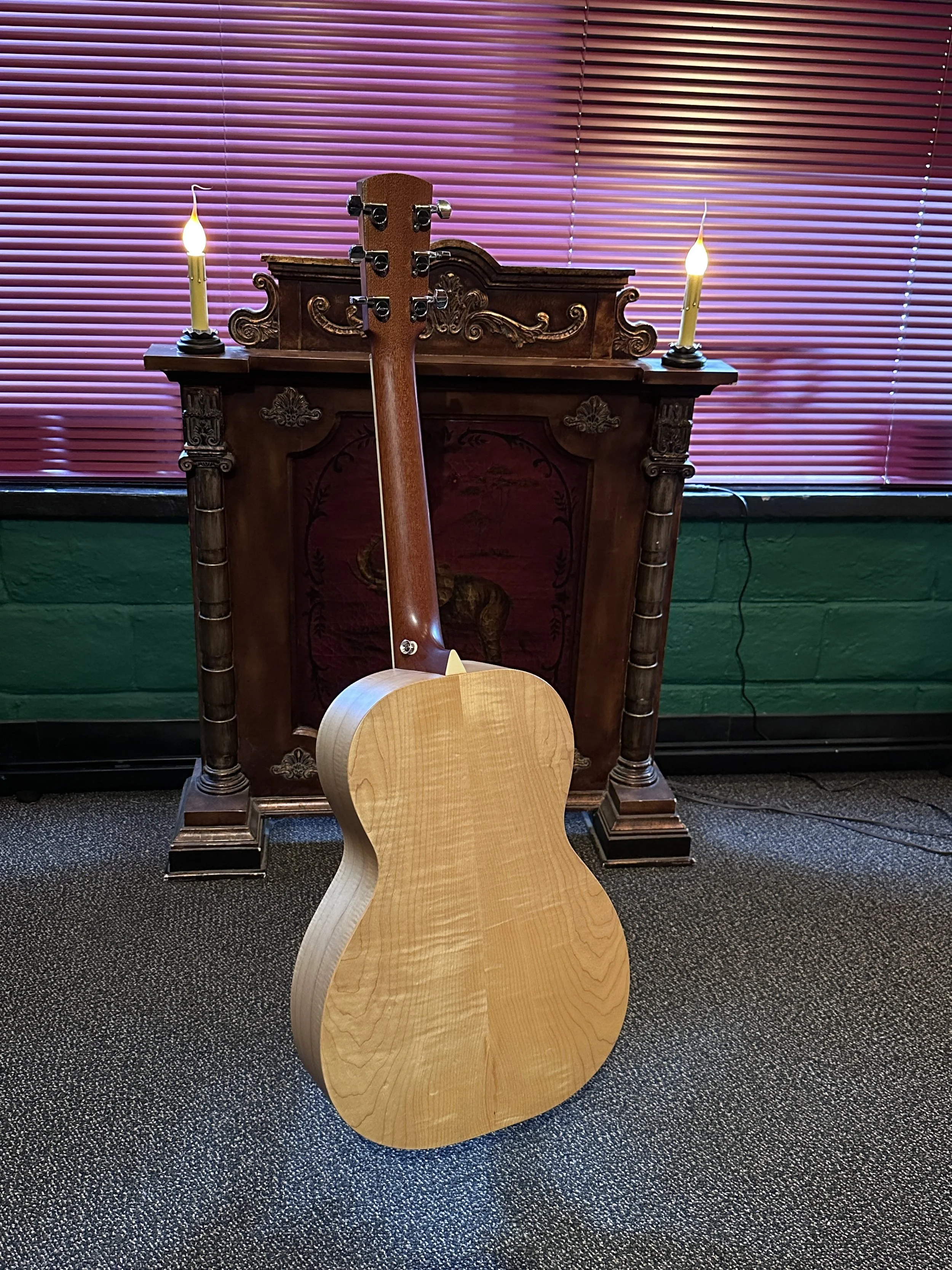 MFG Larrivee maple parlor b.JPG